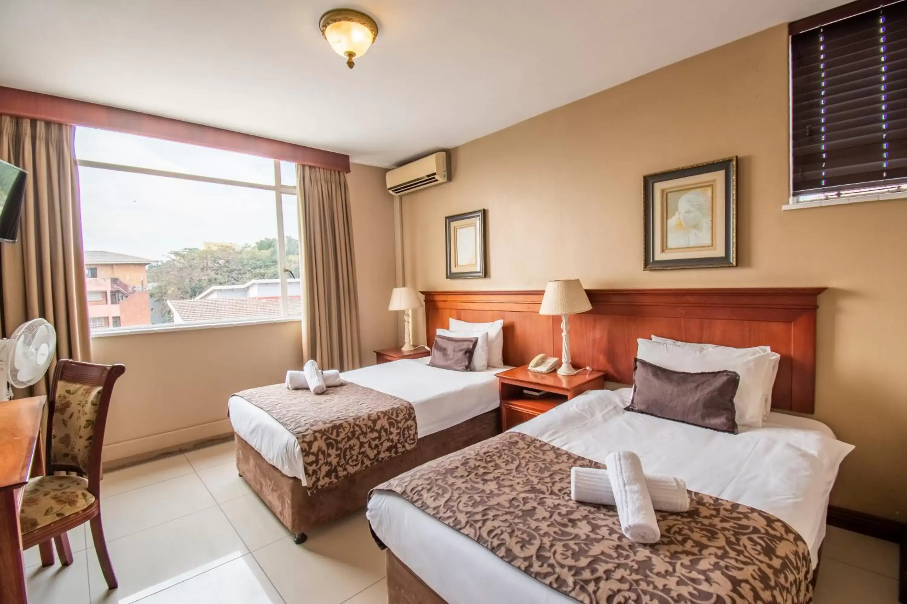 Emakhosini Hotel On East Emakhosini Hotel On East