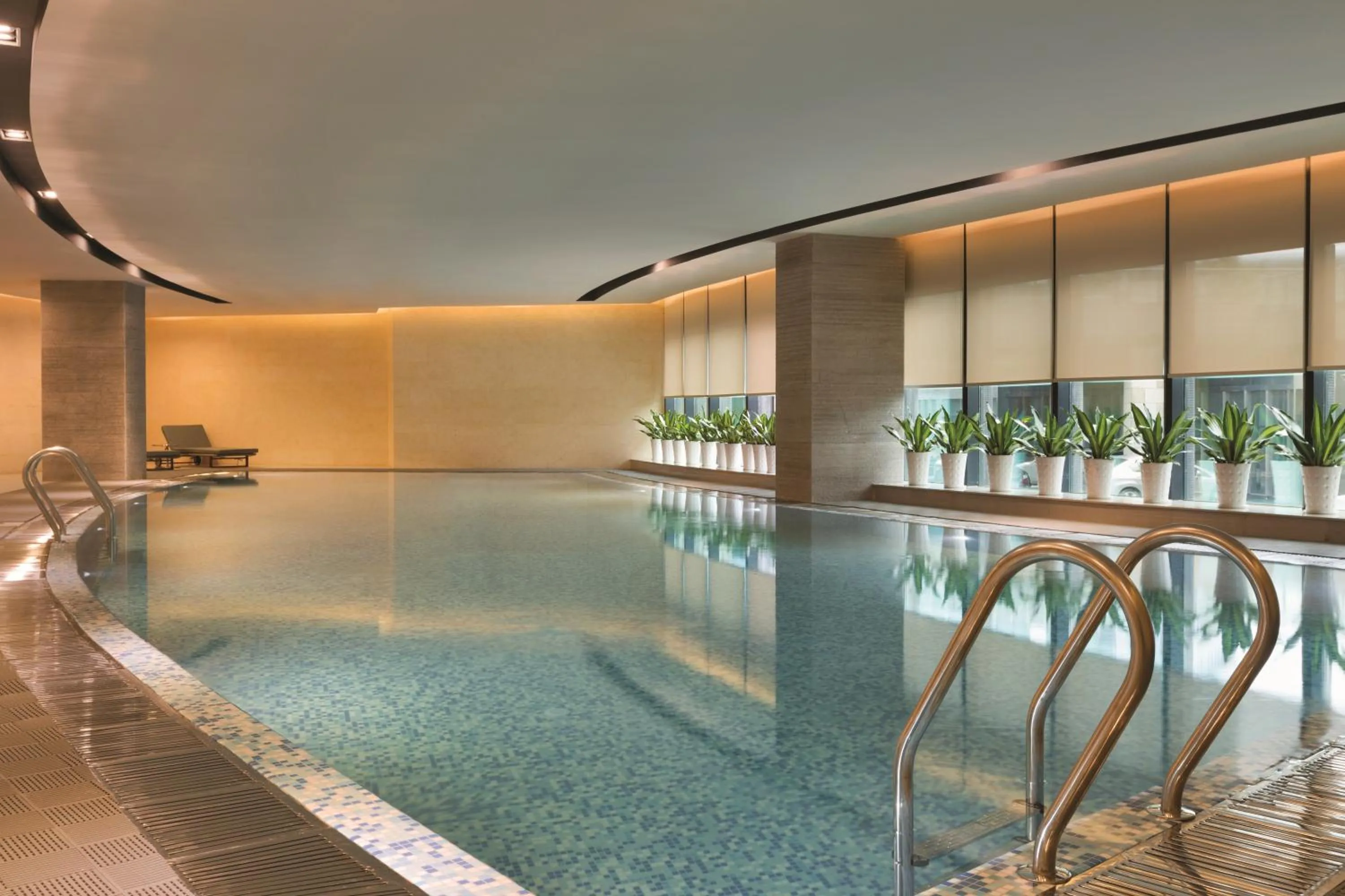 Swimming pool in Hyatt Place Shenzhen Airport