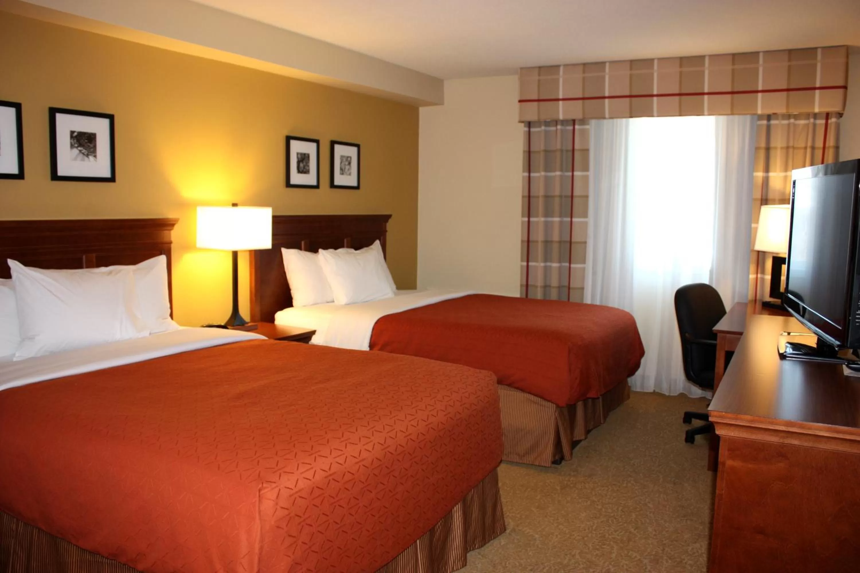 Queen Room with Two Queen Beds - Non-Smoking/Exterior in Country Inn & Suites by Radisson, Winnipeg, MB