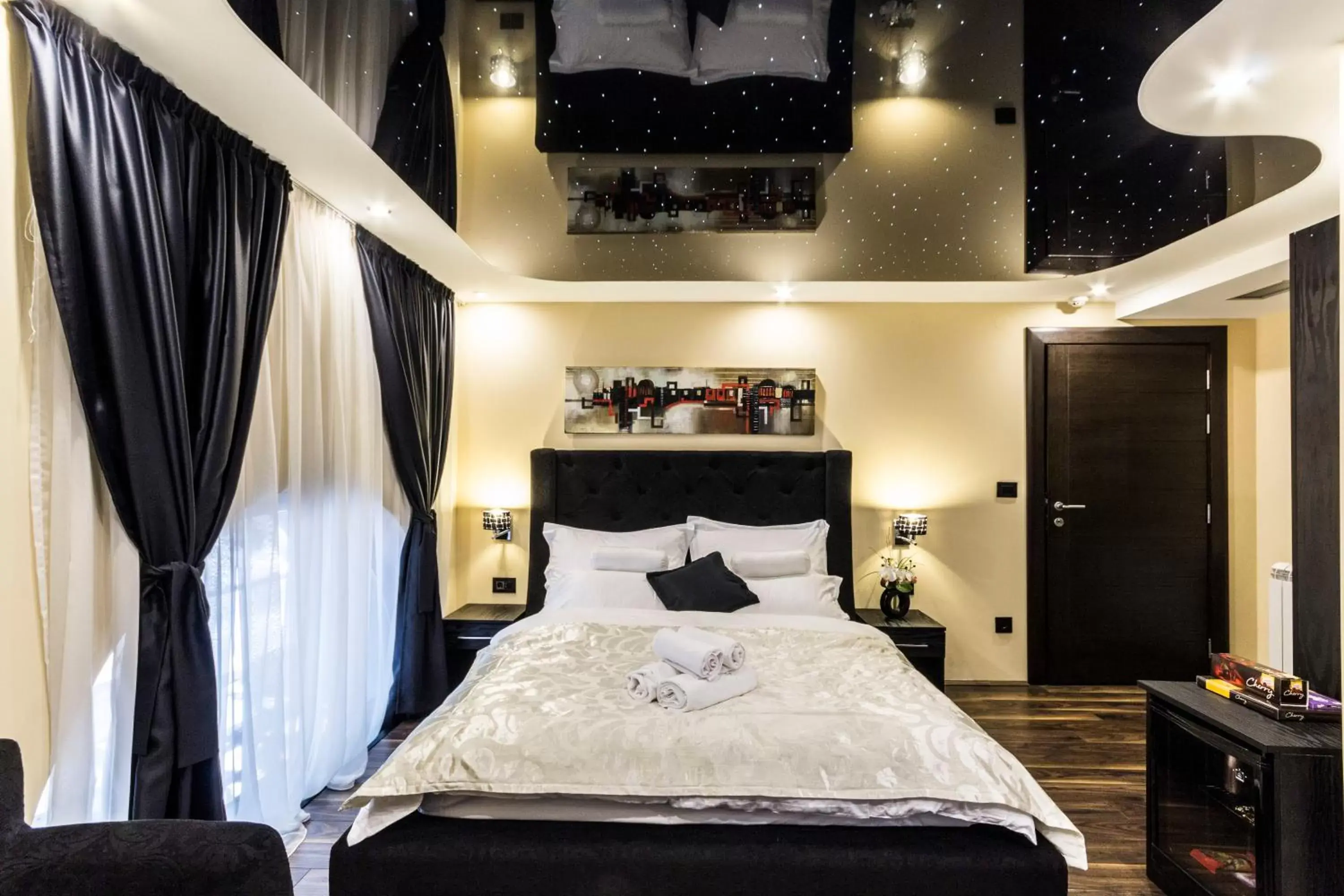 King Room with Spa Bath in Madison - Square Sava King Room with Spa Bath in Madison - Square Sava