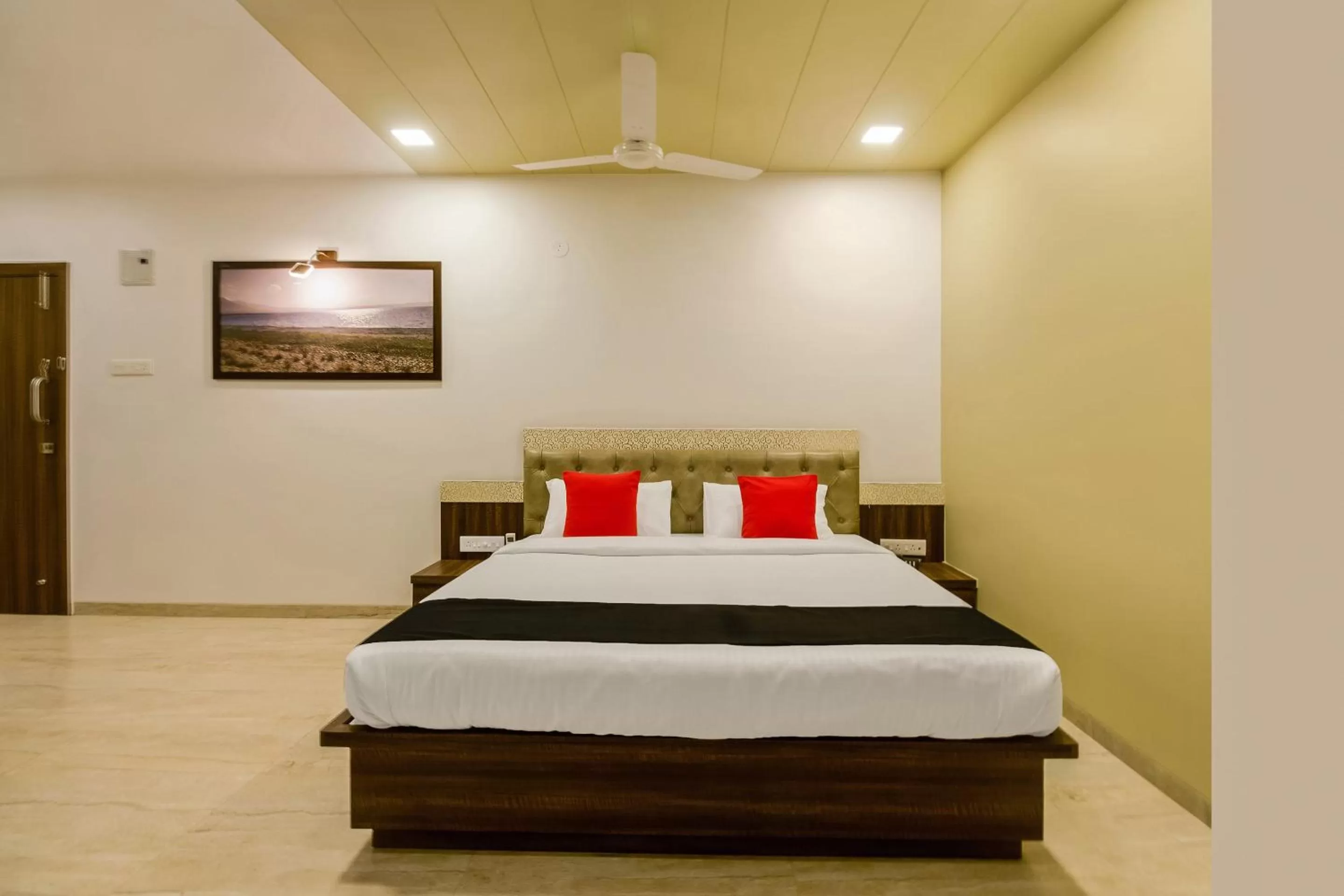 Bedroom, Bed in Hotel Om Inn - Talegaon Dabhade