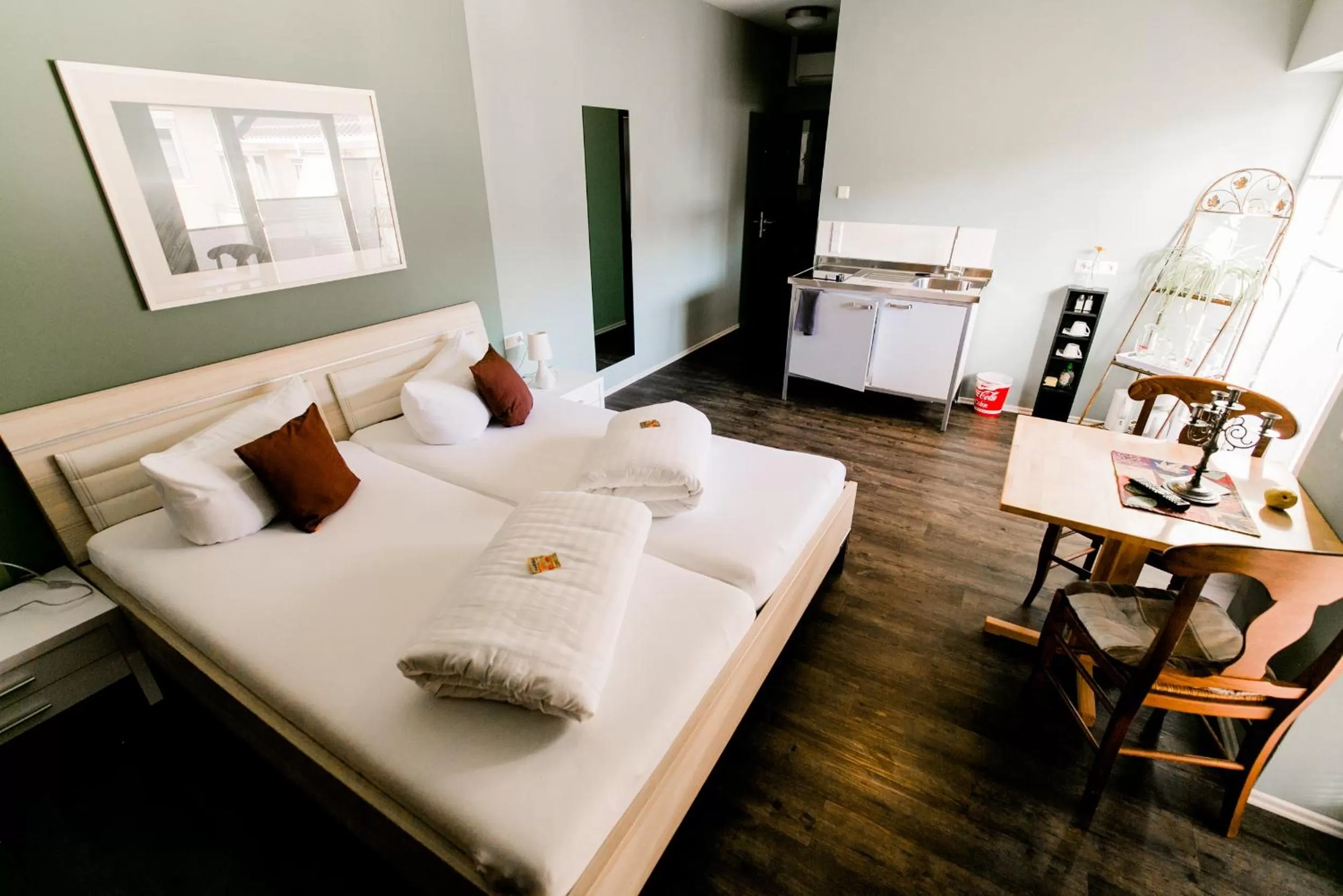 Photo of the whole room, Bed in Burgers Hotel