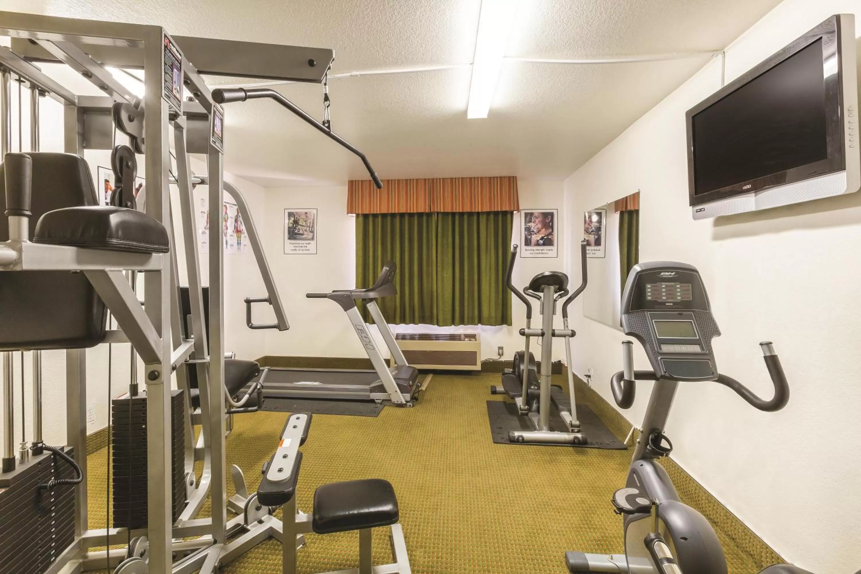 Fitness centre/facilities in Baymont by Wyndham Tehachapi