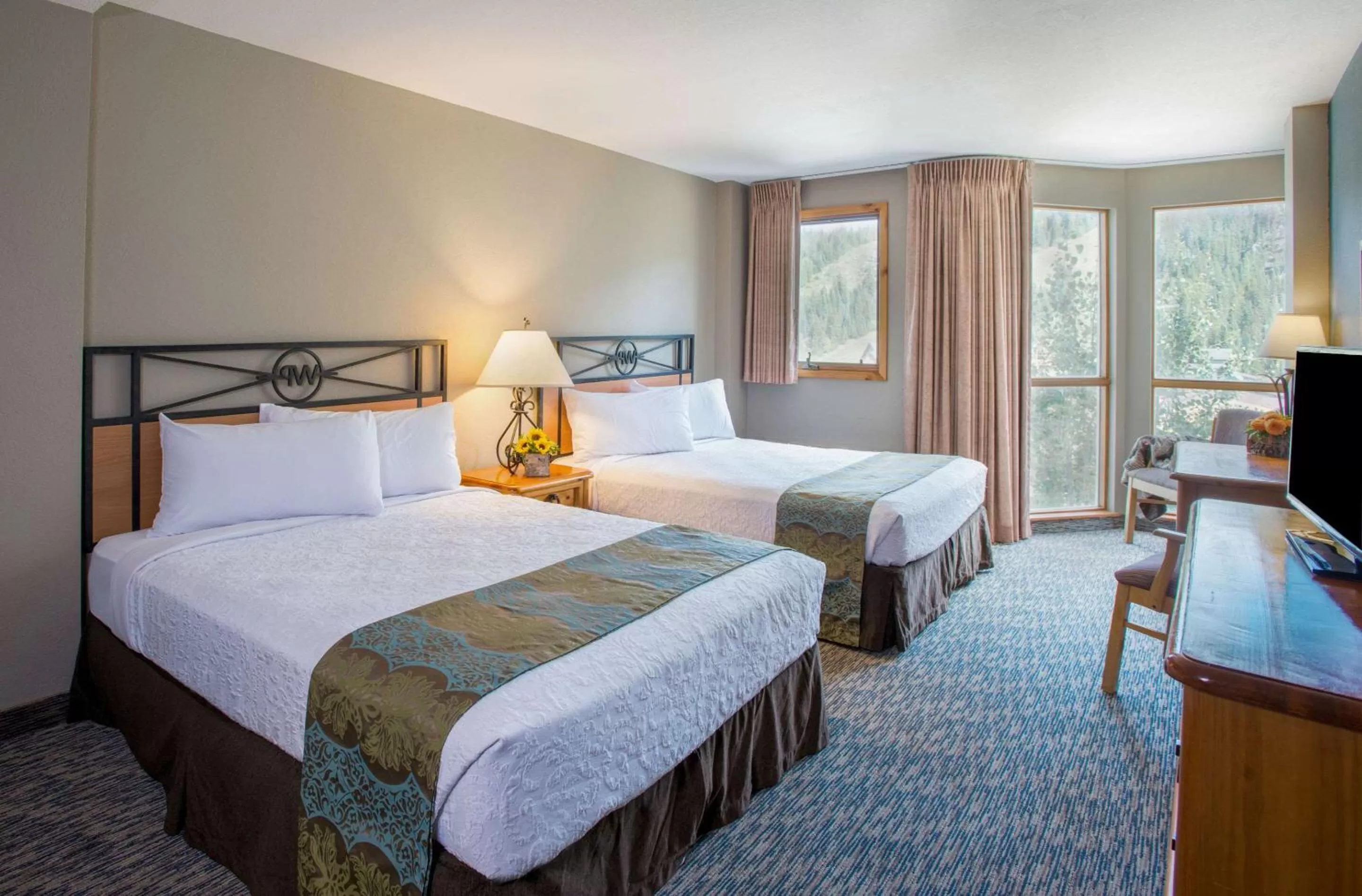Photo of the whole room, Bed in Winter Park Mountain Lodge