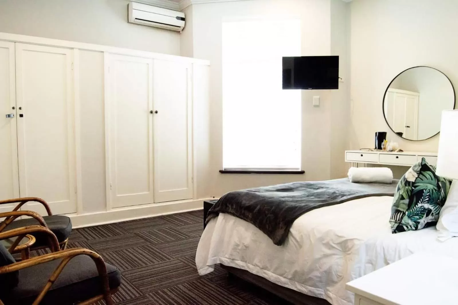 TV and multimedia, Bed in Thistle Hotel