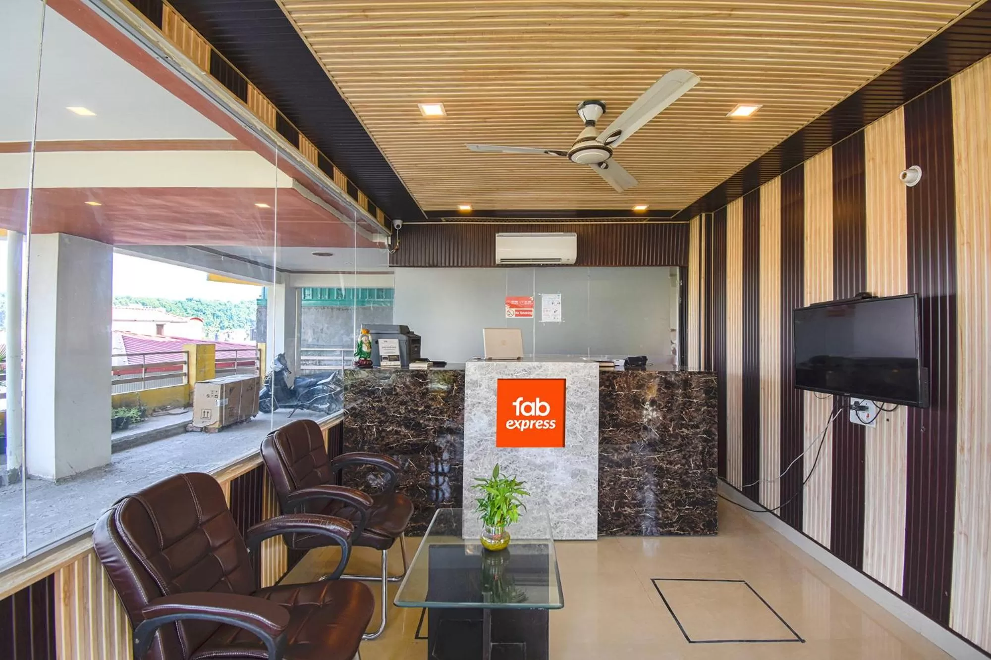 Lobby or reception in FabExpress Bzoie Heritage