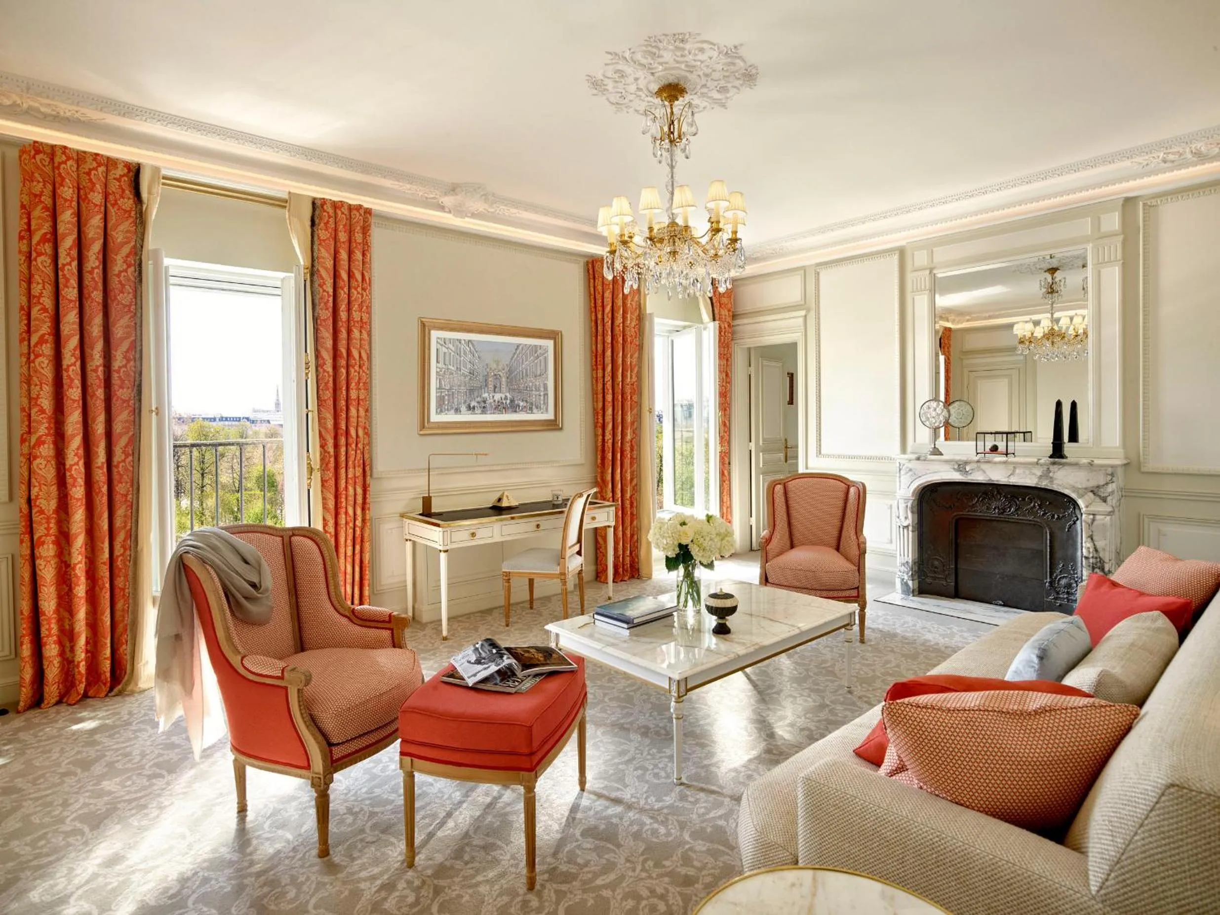 Living room in Le Meurice – Dorchester Collection