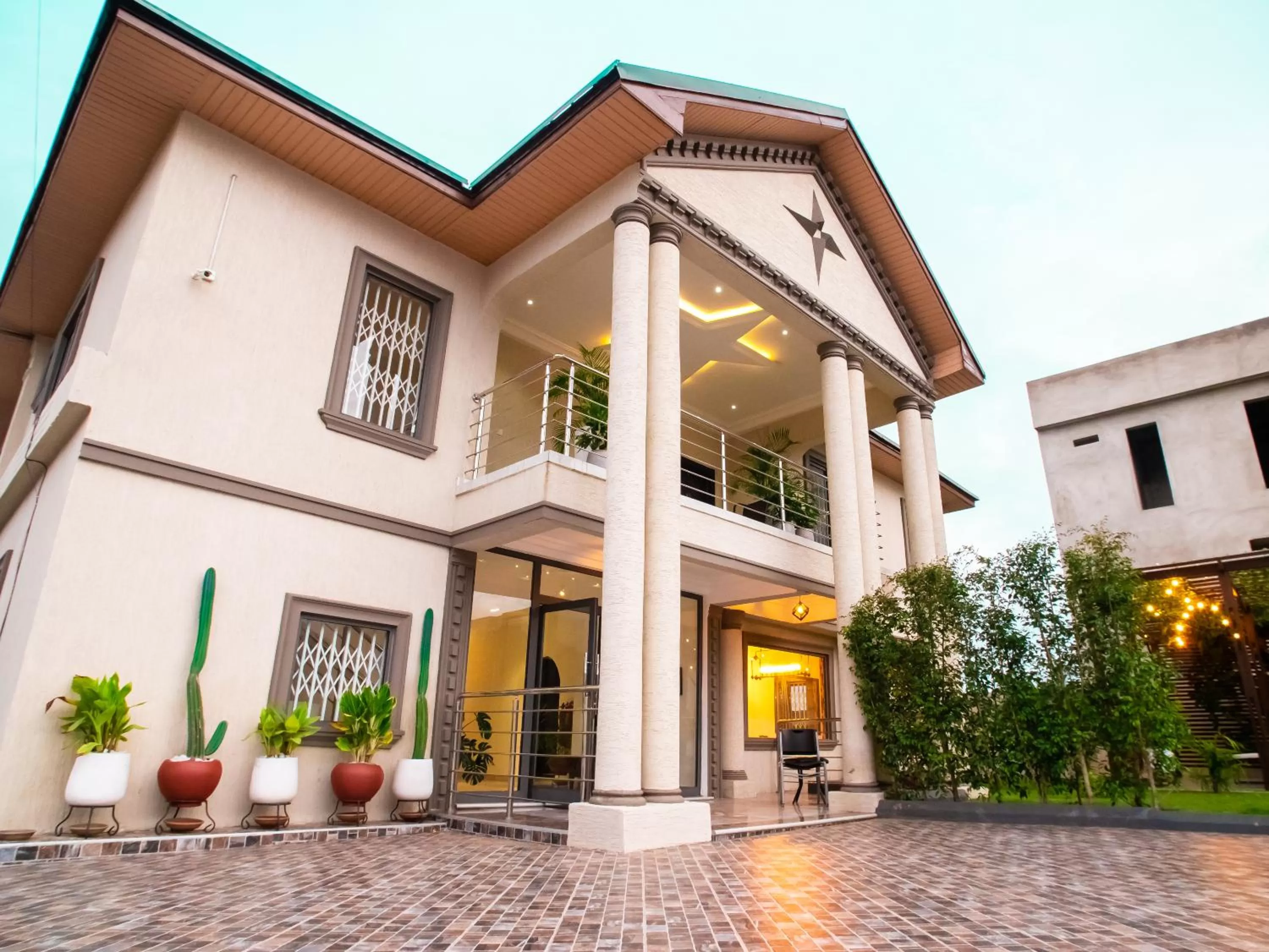 Property building in KoKo Palm Inn LTD