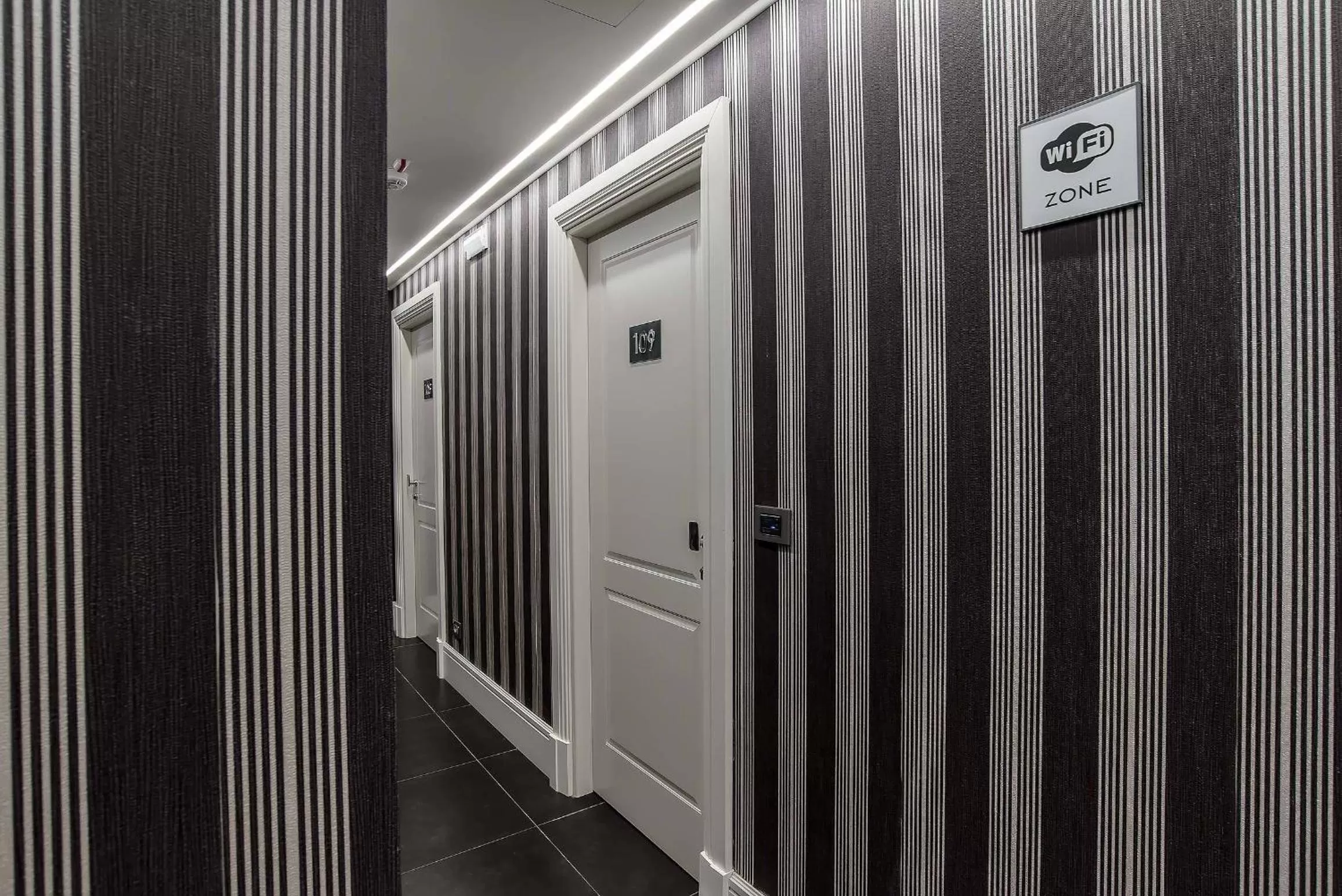 Decorative detail in Fragrance Hotel St. Peter