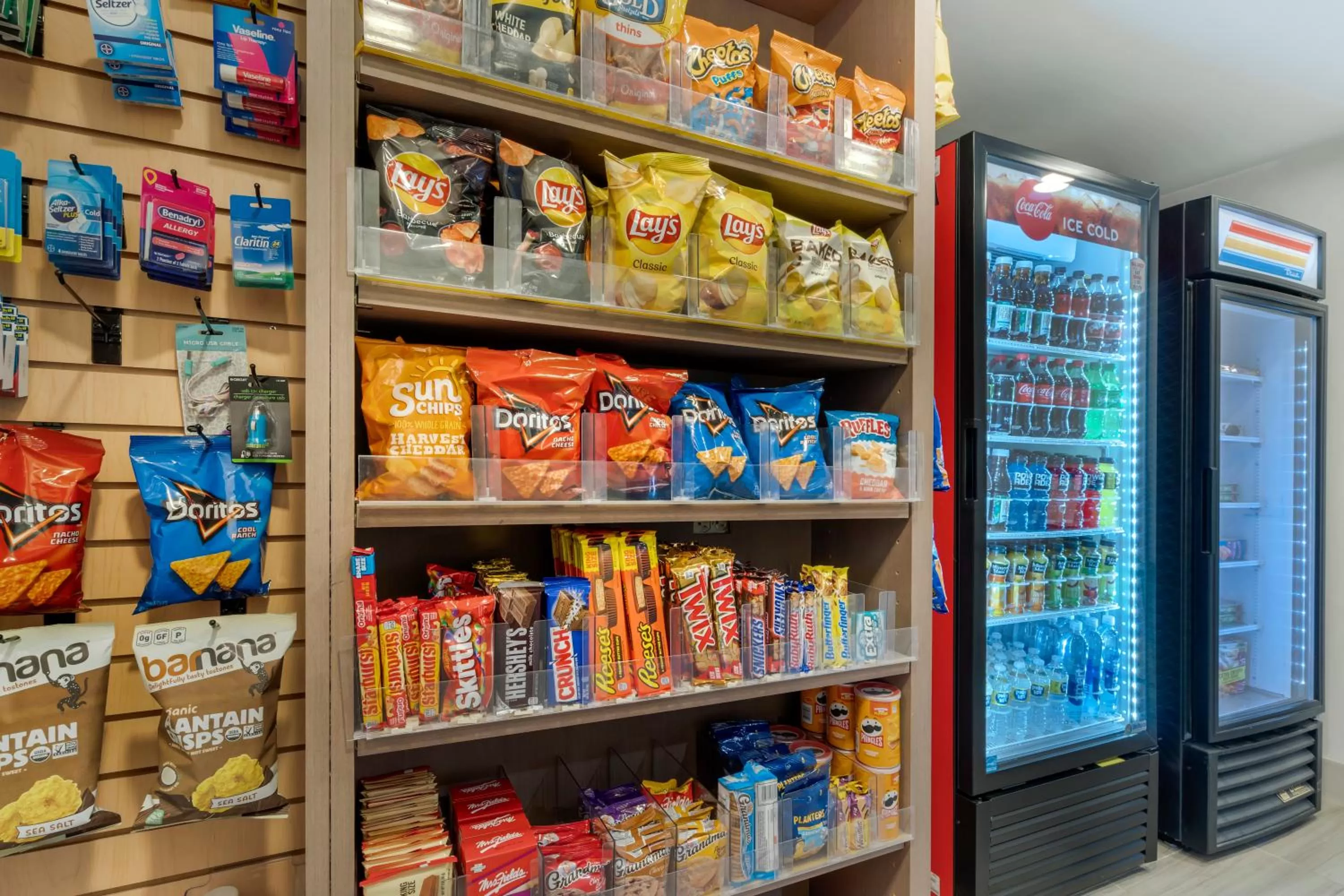 On-site shops in Holiday Inn Express Hotel & Suites - The Villages by IHG