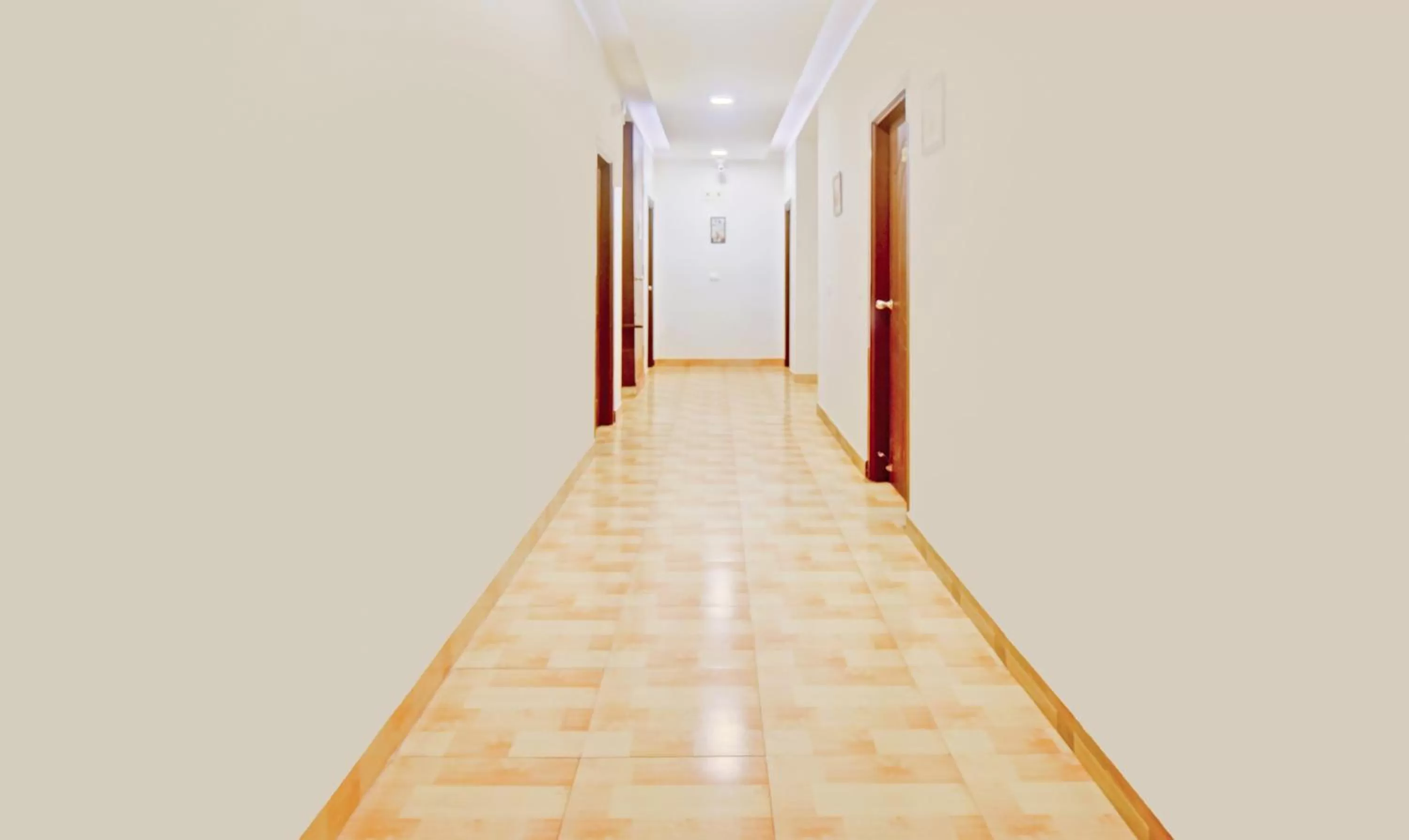 Lobby or reception in Itsy Hotels Igloo Residency, 400 Meters From Raja Seat Garden