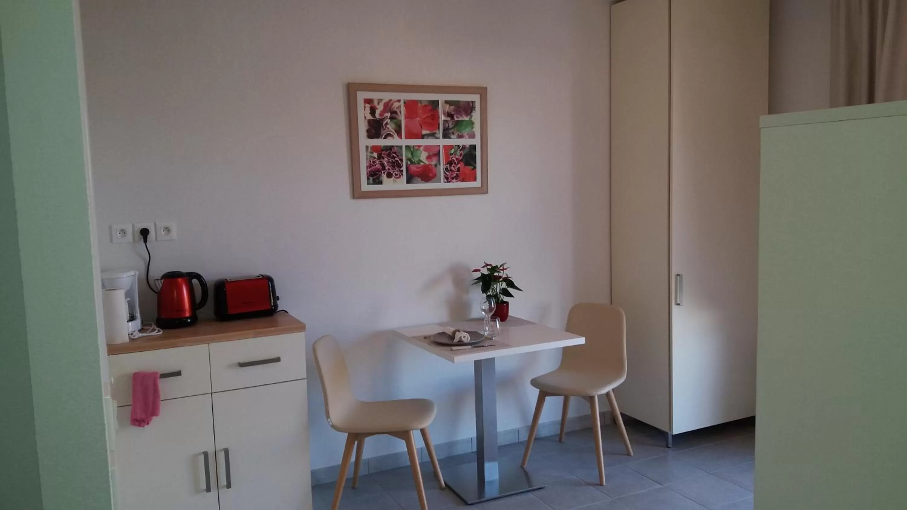 Dining area in Résidence Estérazur