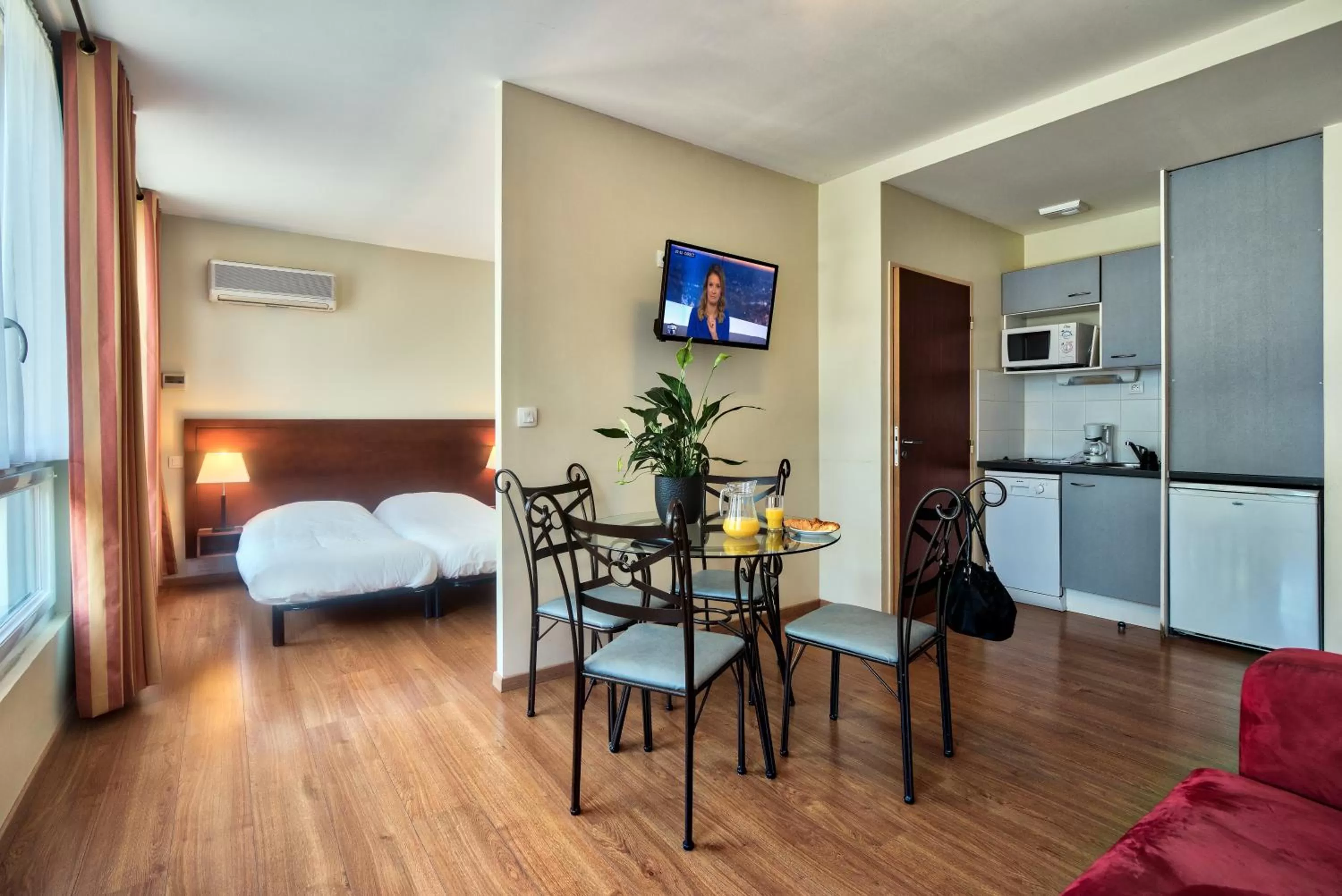 Bed in Zenitude Hôtel-Résidences Les Jardins de Lourdes