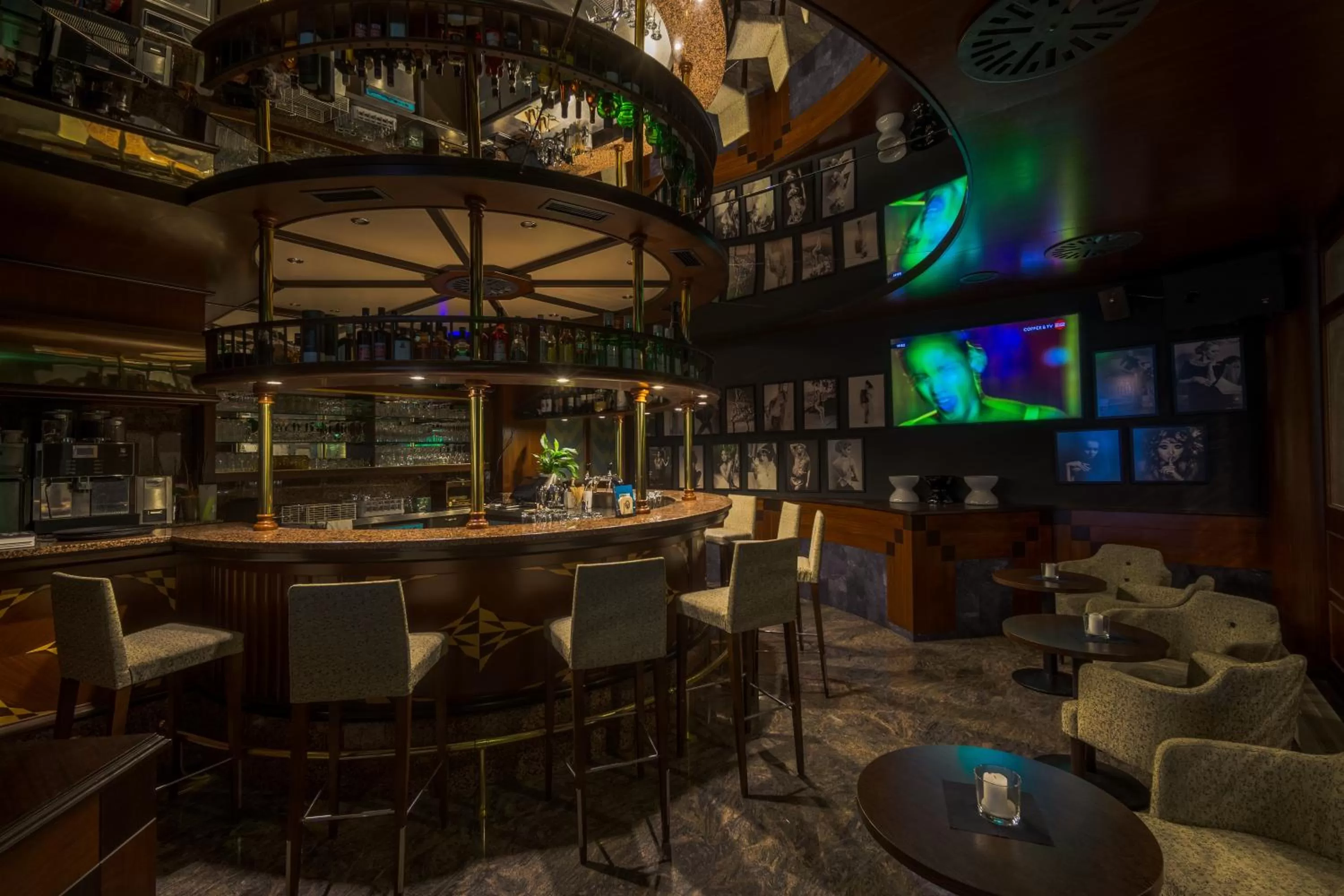 Drinks in SL'otel im Parforcehaus