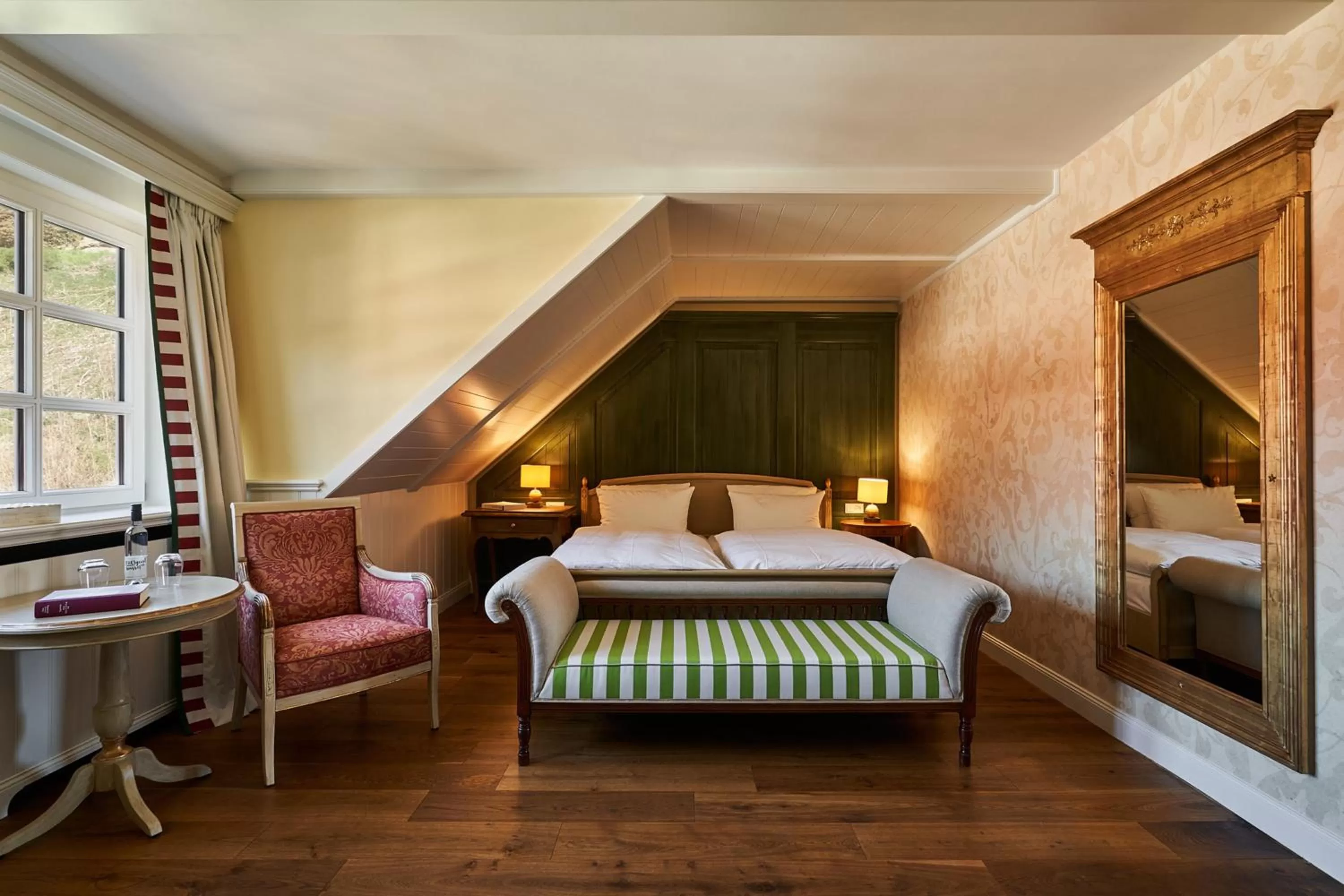 Bedroom, Bed in Relais & Châteaux Hardenberg BurgHotel