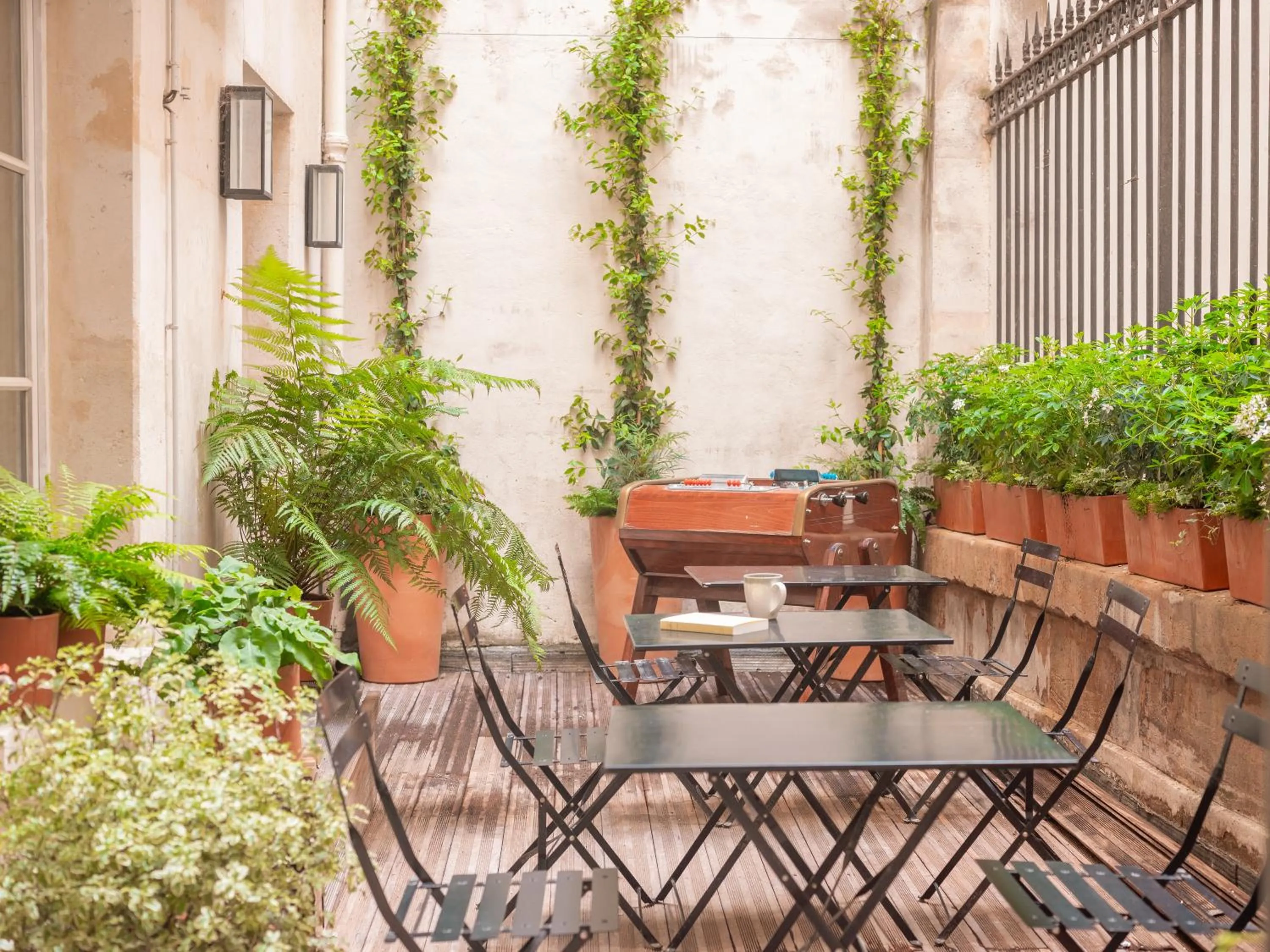 Patio in Hôtel BASSS