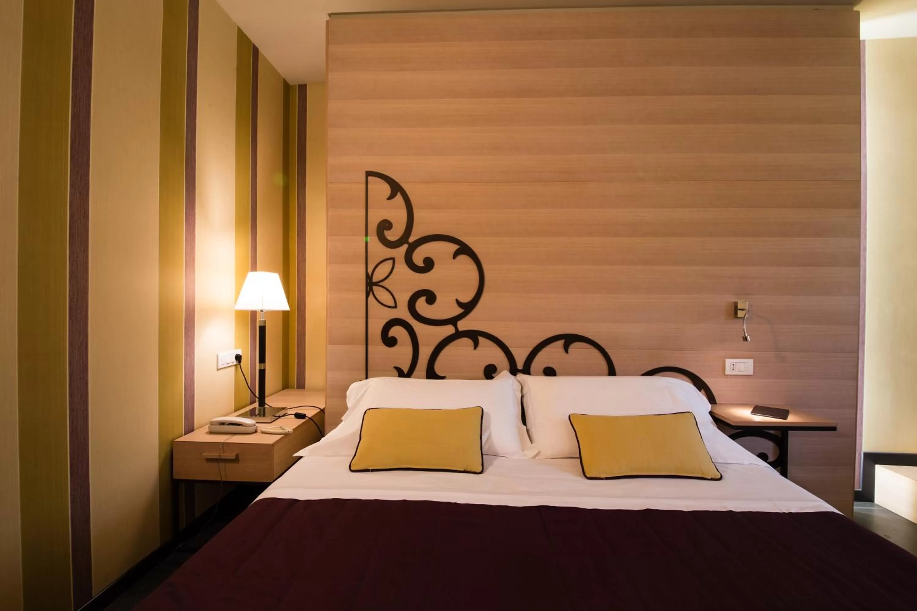 Bedroom, Bed in El Homs Palace Hotel