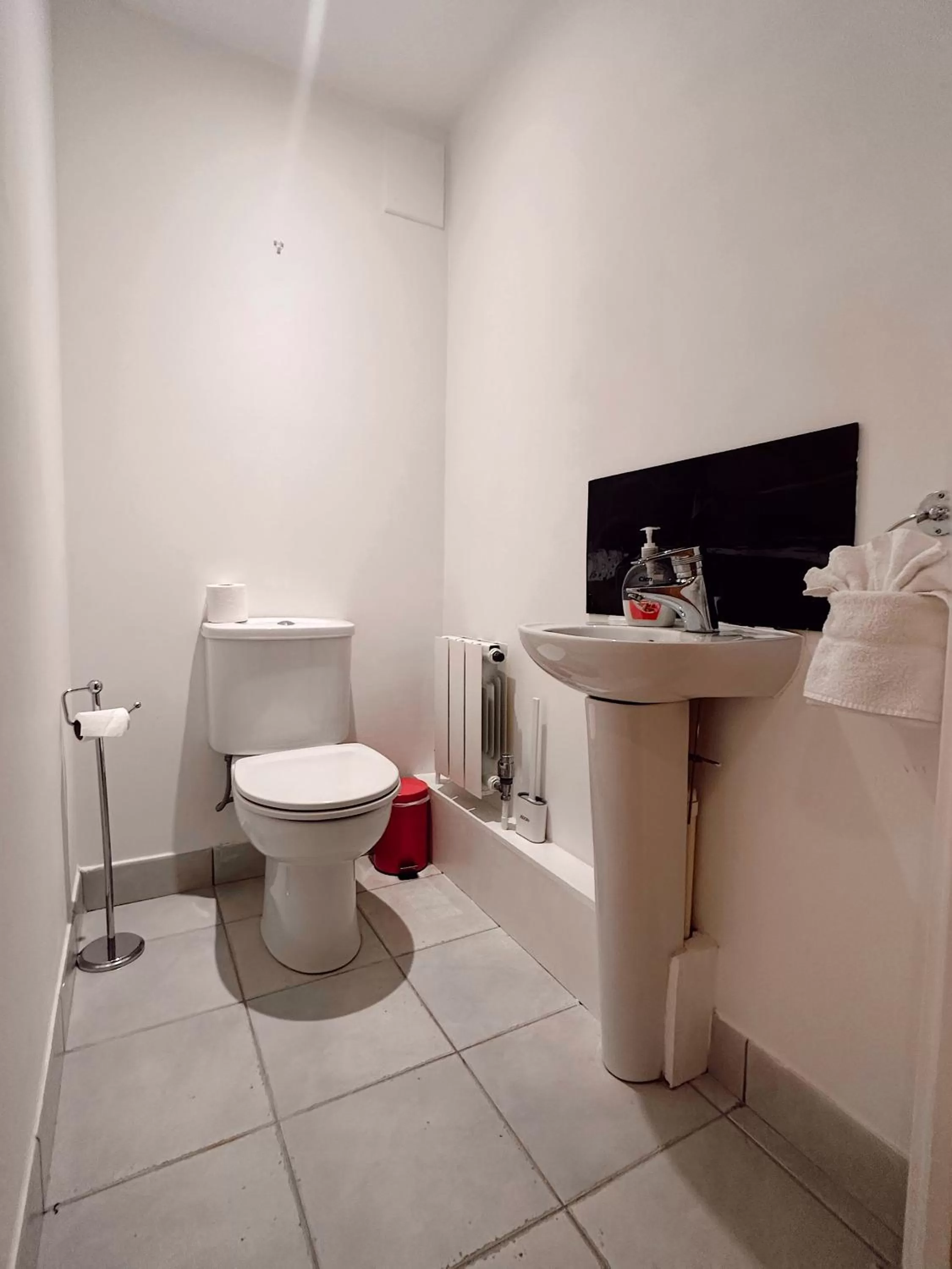 Toilet in Canary Wharf - Luxury Apartments