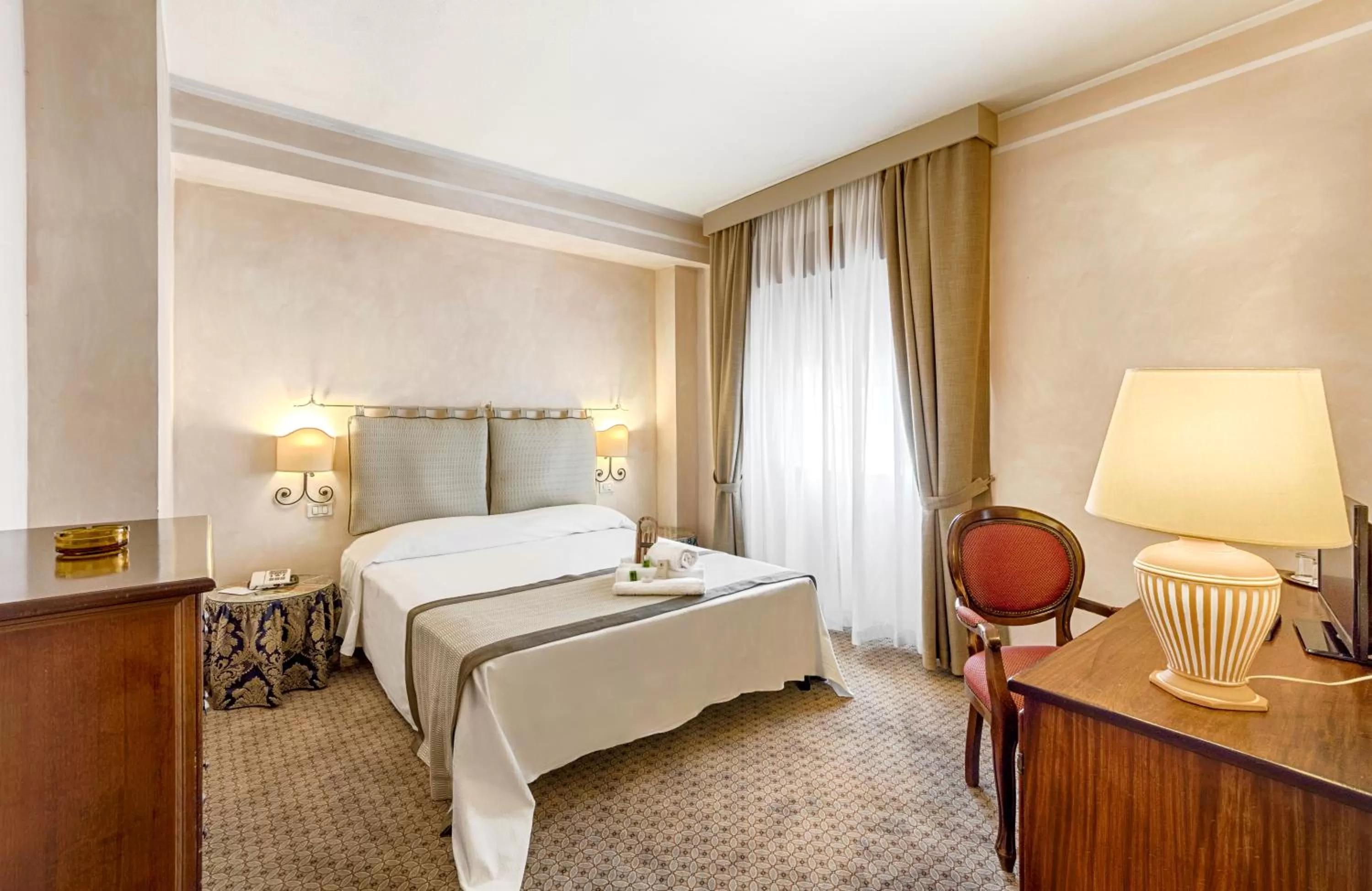 Bed in Colonna Palace Hotel Mediterraneo