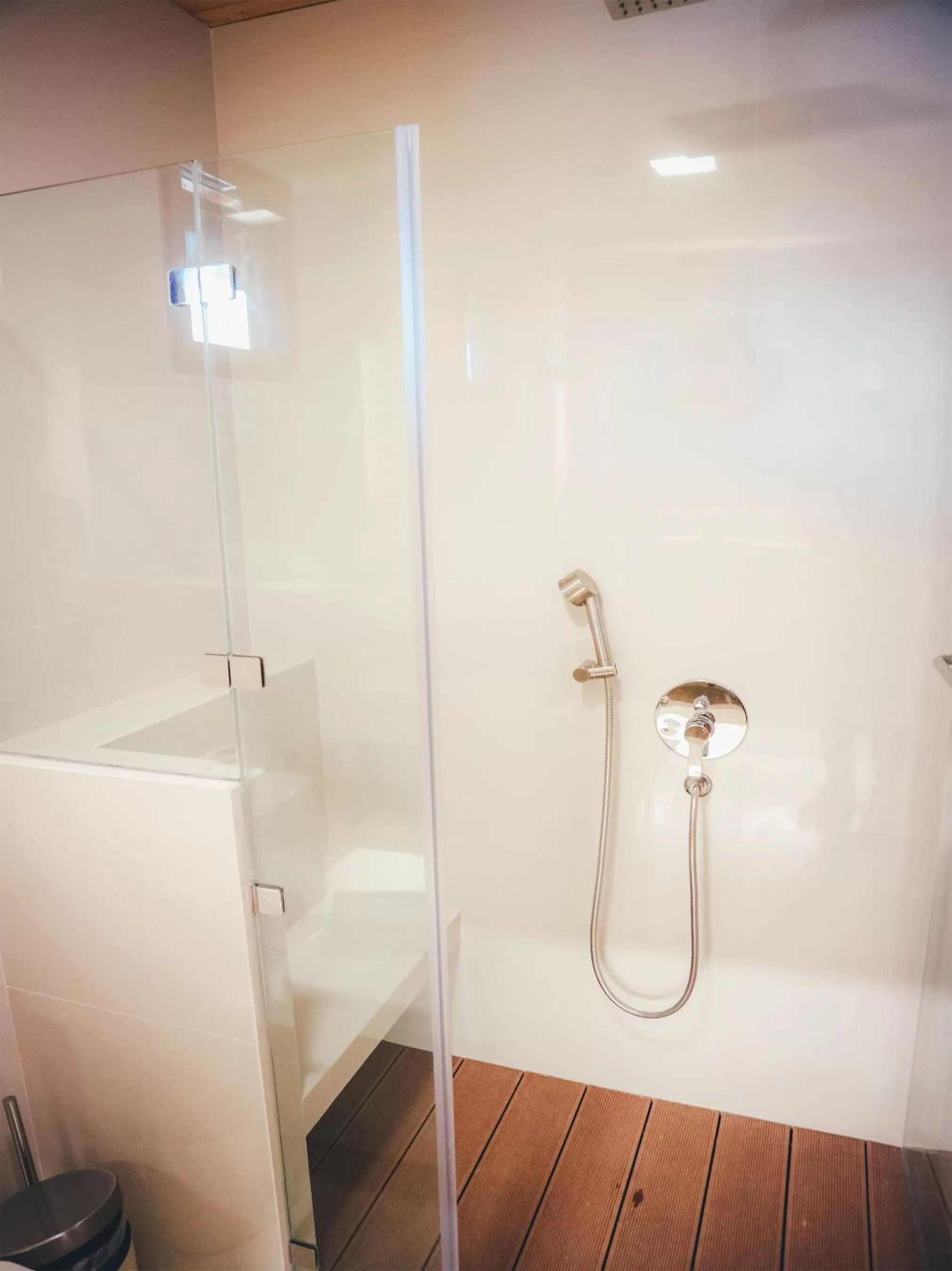 Shower in Estancia de lorenzo