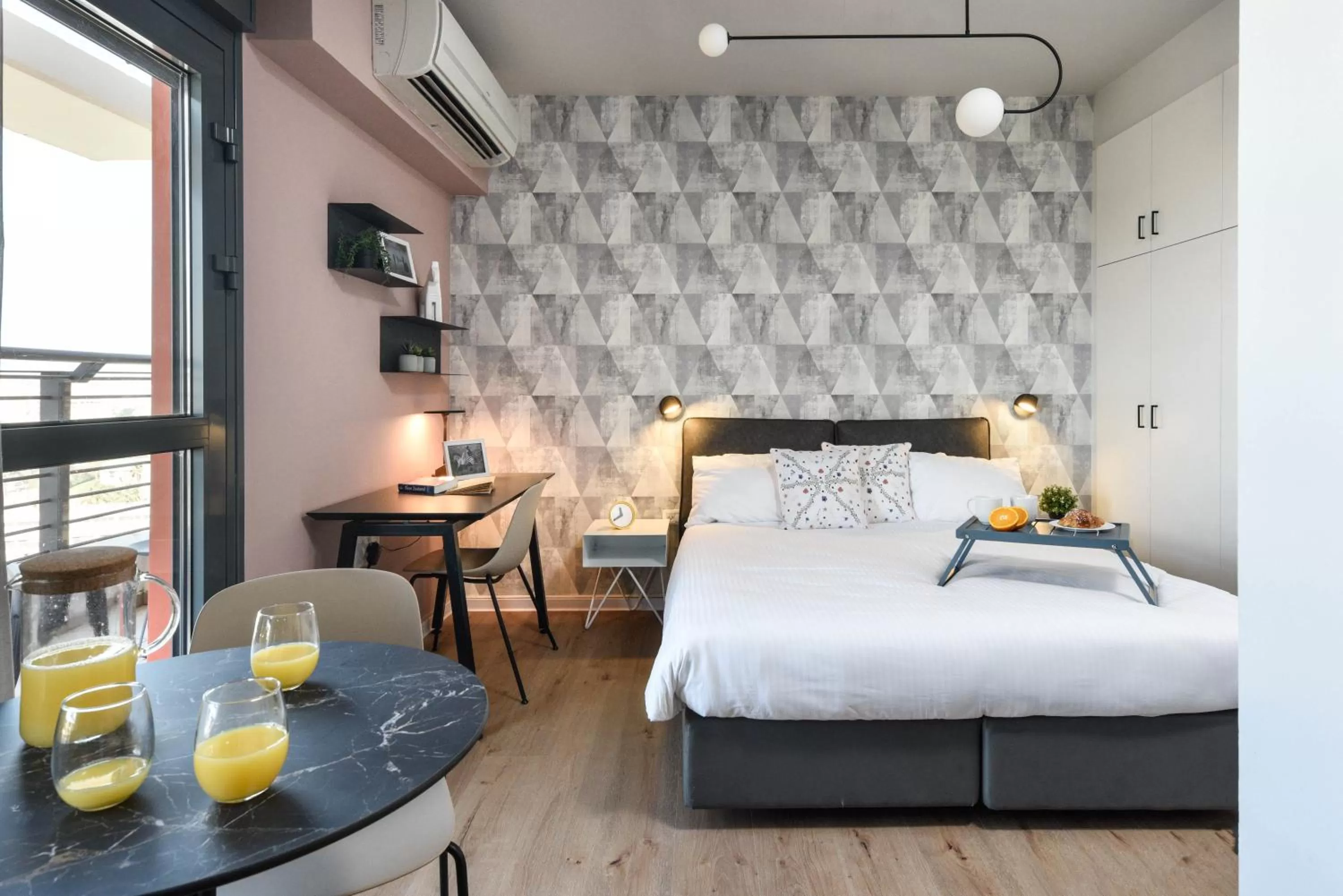 Bed in דירות גני תערוכה - TLV university apartments near Expo by Sea N' Rent