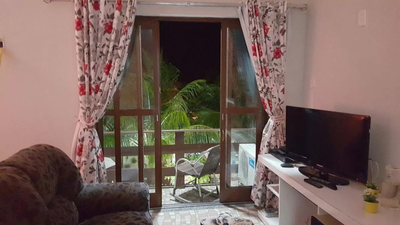 Living room, TV/Entertainment Center in Pousada Recanto do Sal