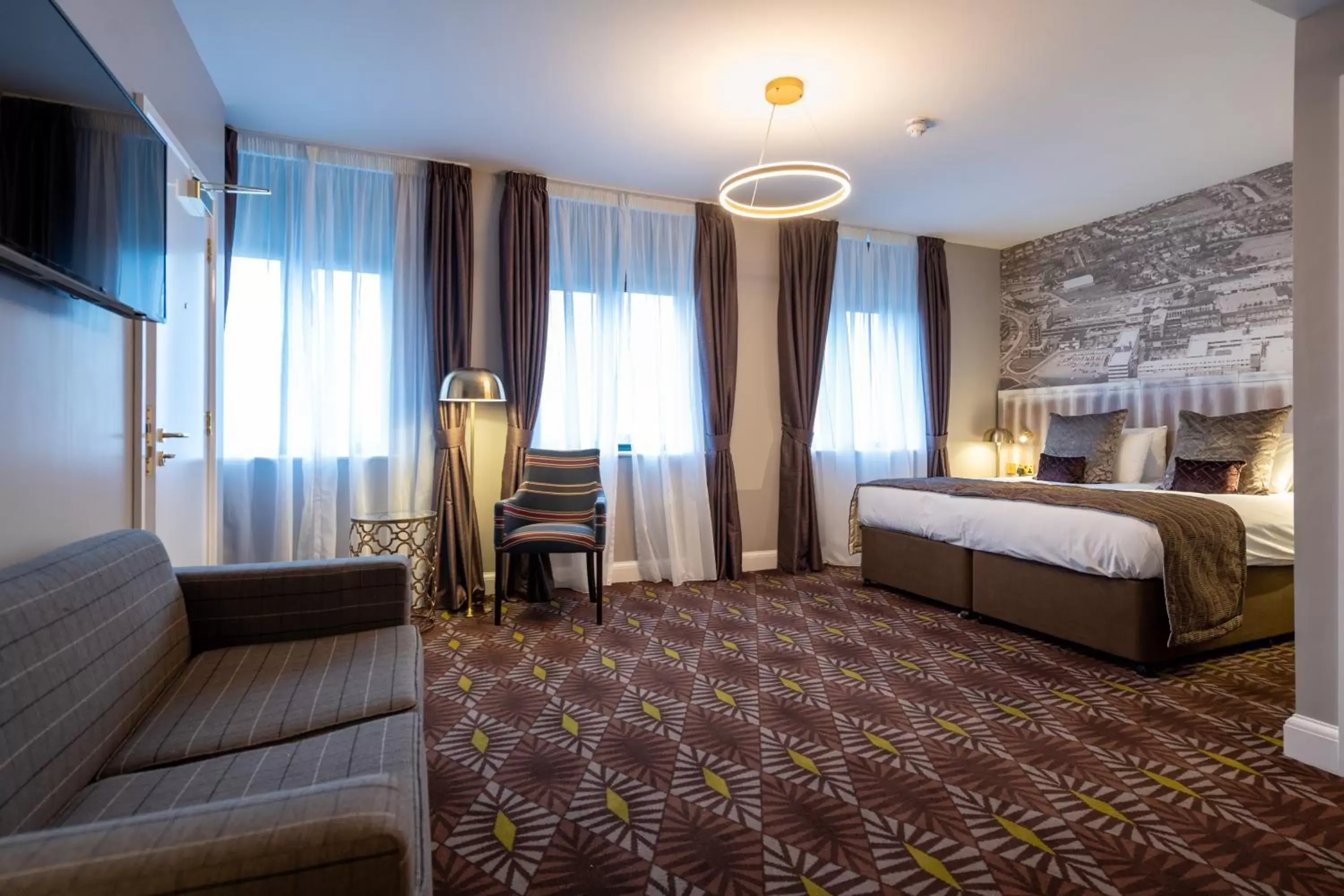 Deluxe Family Room in The Saxon Crown Wetherspoon Deluxe Family Room in The Saxon Crown Wetherspoon