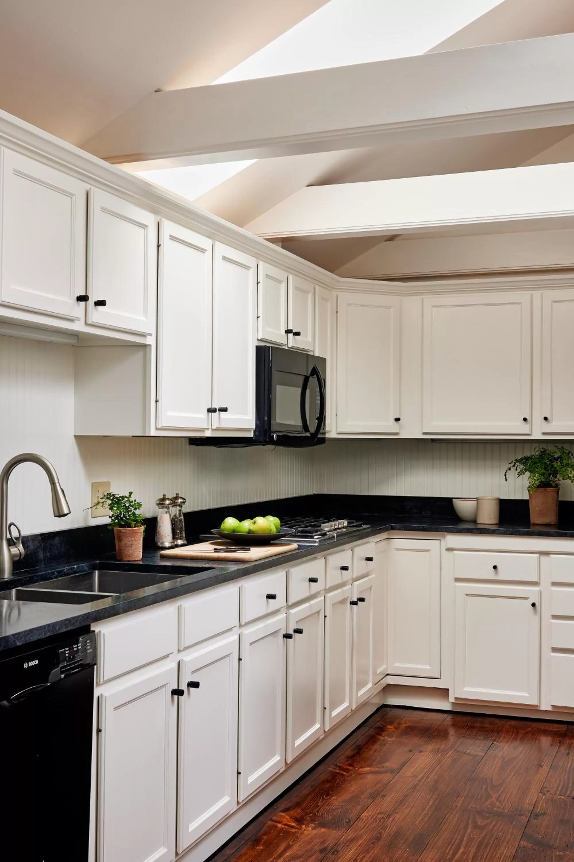 Kitchen or kitchenette in Kennebunkport Captains Collection