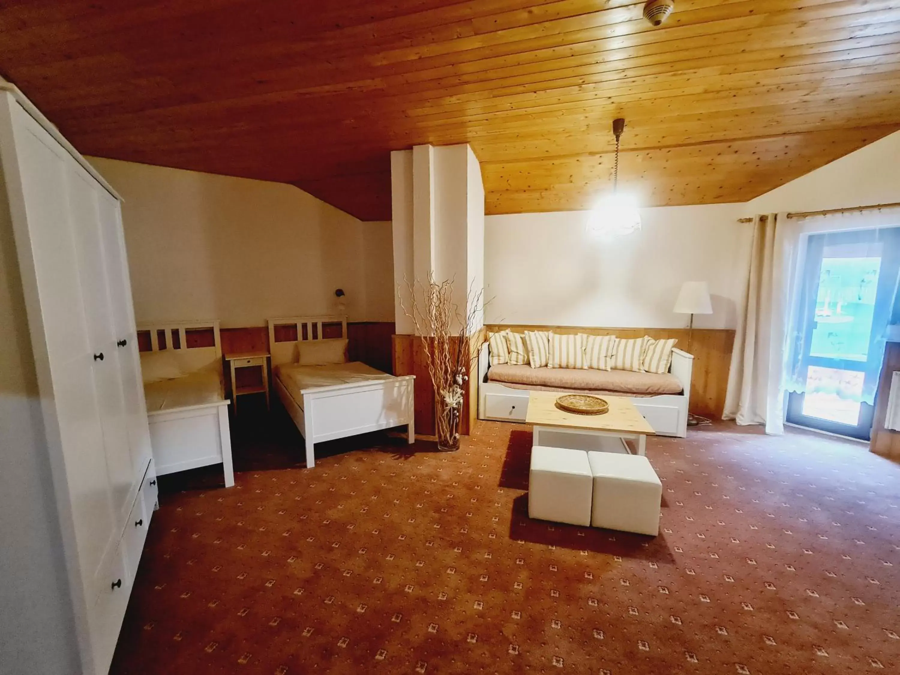 Family Suite with Balcony - single occupancy in garni Hotel ASAS*** Family Suite with Balcony - single occupancy in garni Hotel ASAS***