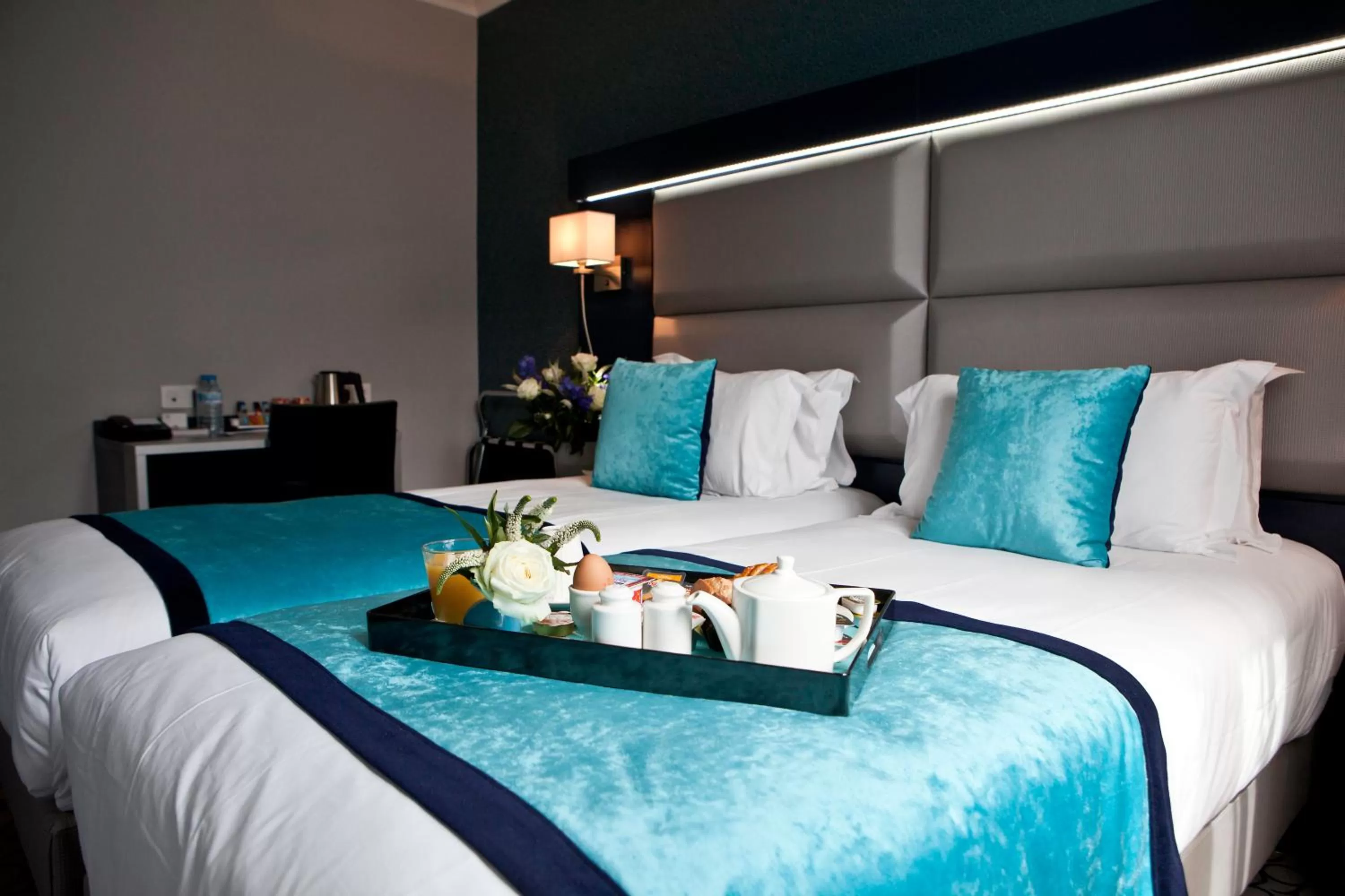 Photo of the whole room, Bed in Prince Albert Montmartre