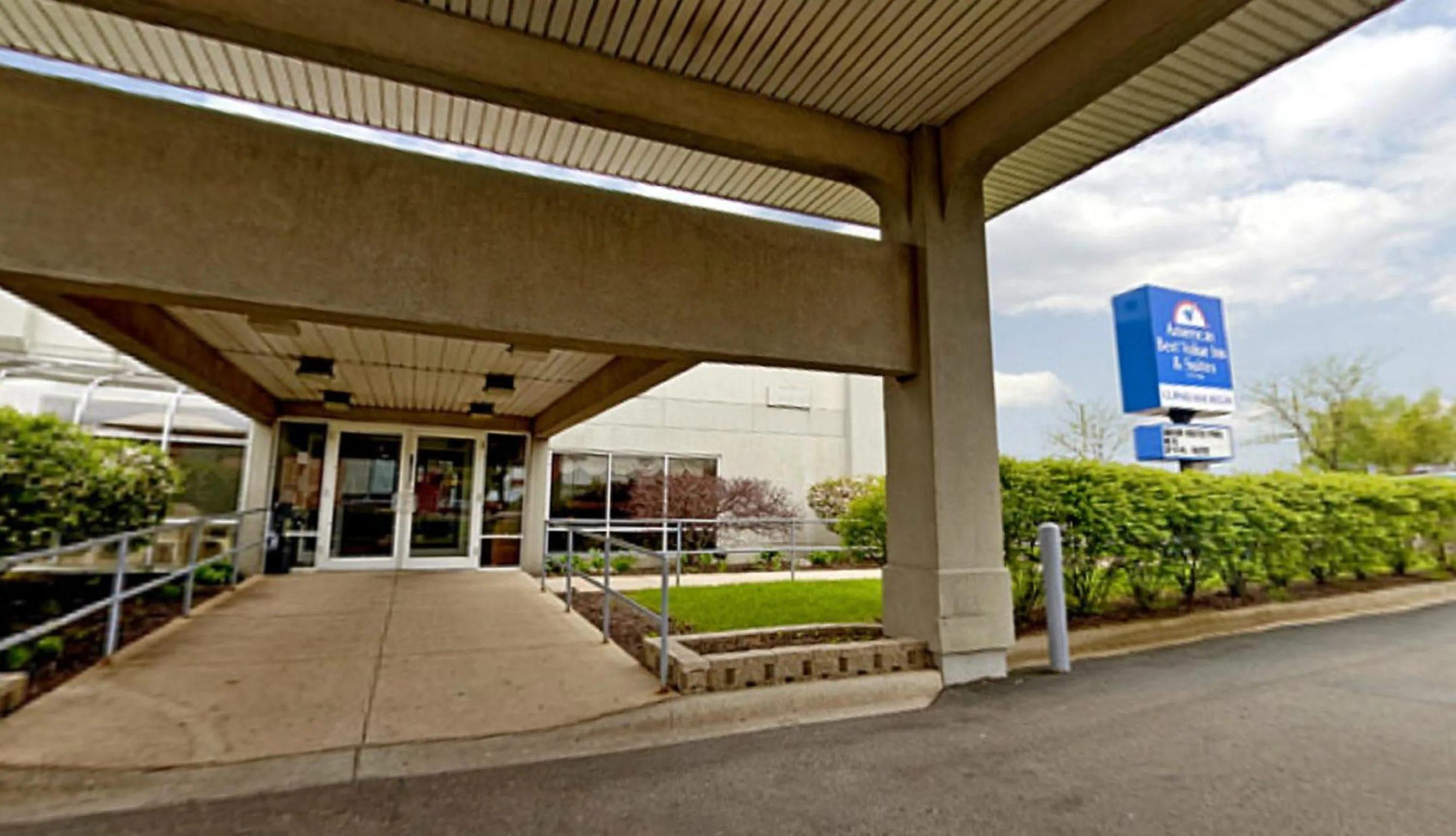 Property building in Americas Best Value Inn Waukegan