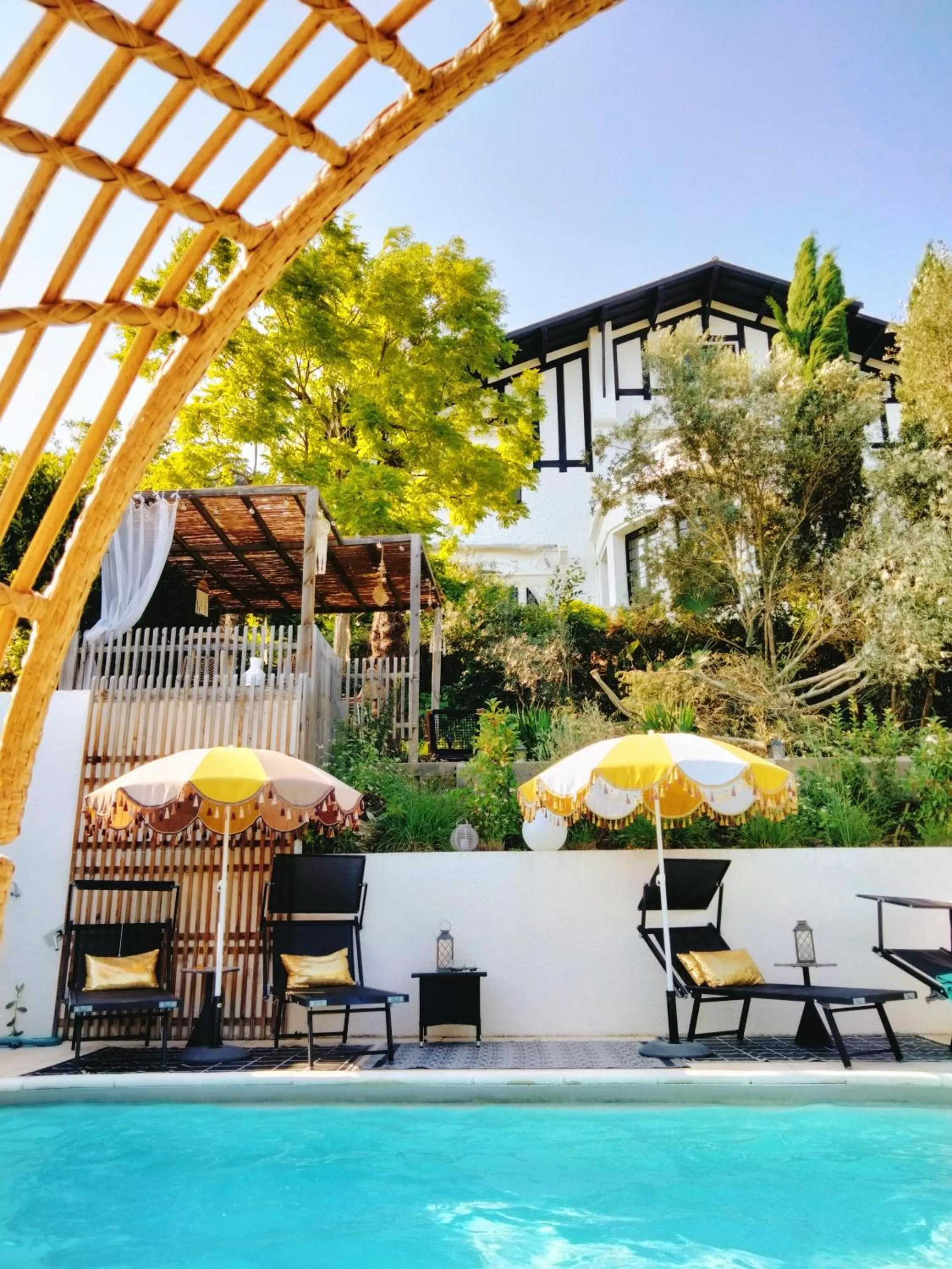 Property building in Quand la ville dort