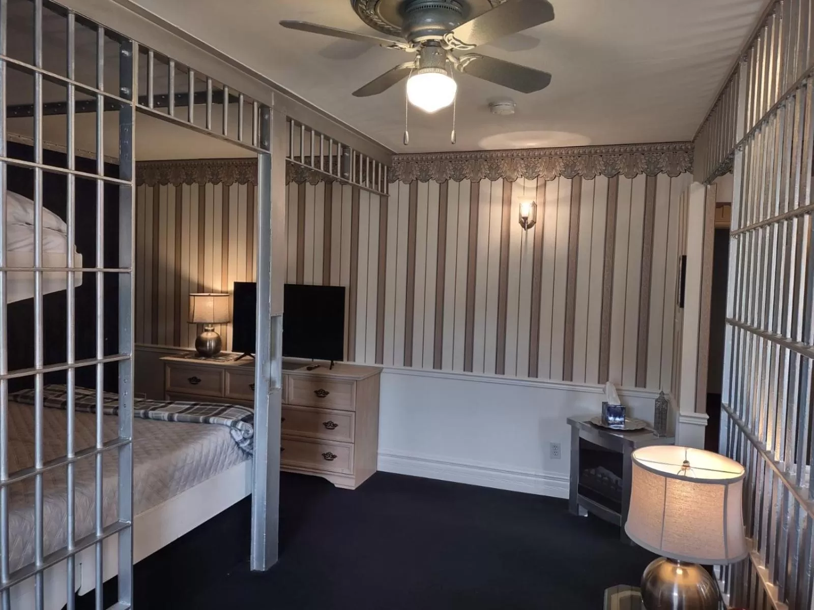 Seating area, Bed in The King George Inn