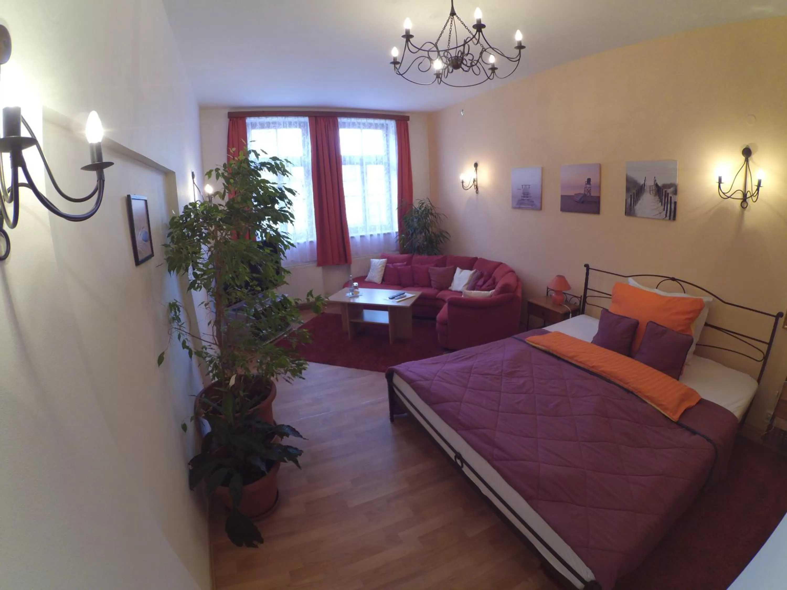 Photo of the whole room, Bed in Hotel Atrium