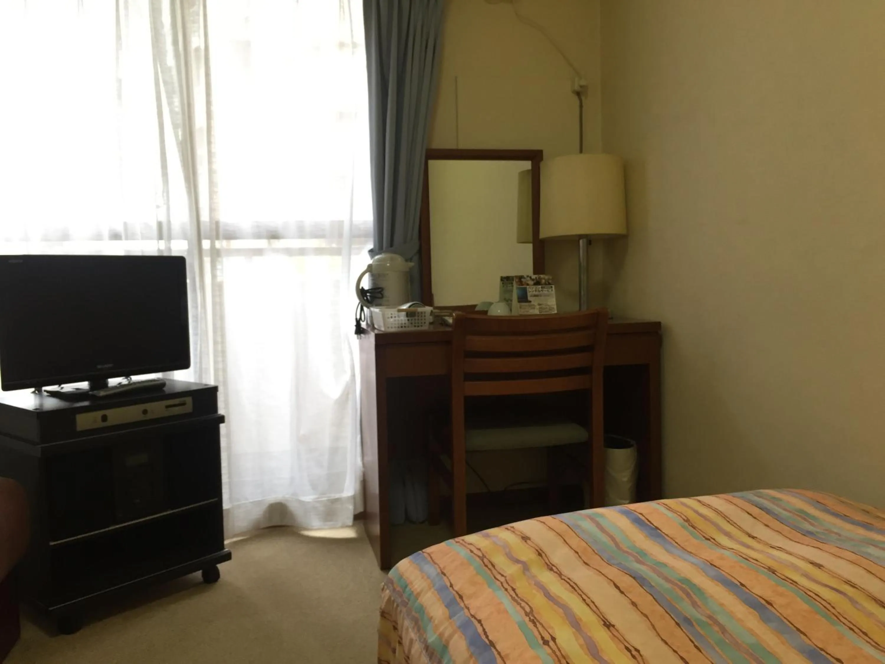 Photo of the whole room, Bed in Sky Heart Hotel Kawasaki