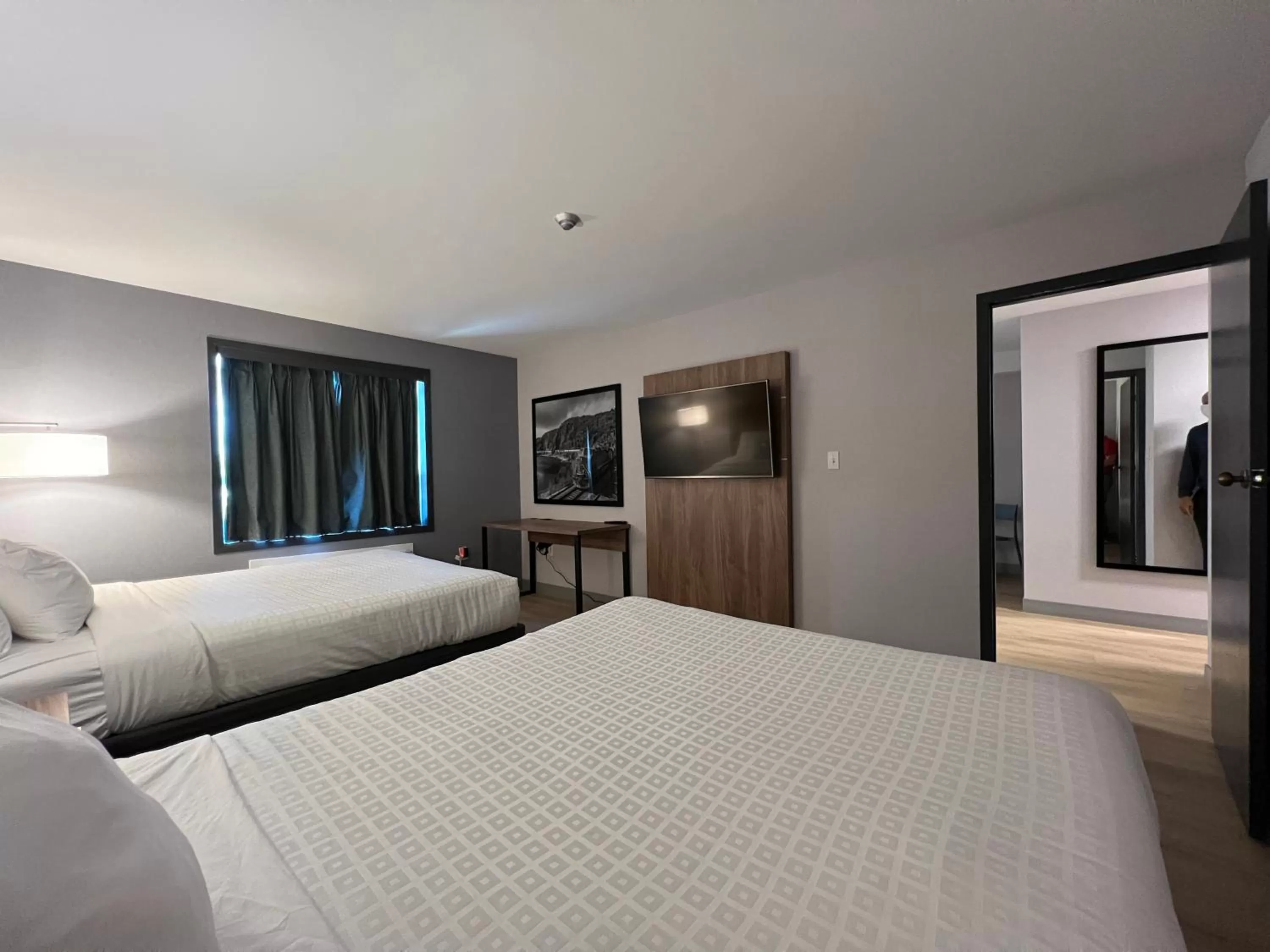 Bedroom, Bed in Super 8 by Wyndham Cornwall ON