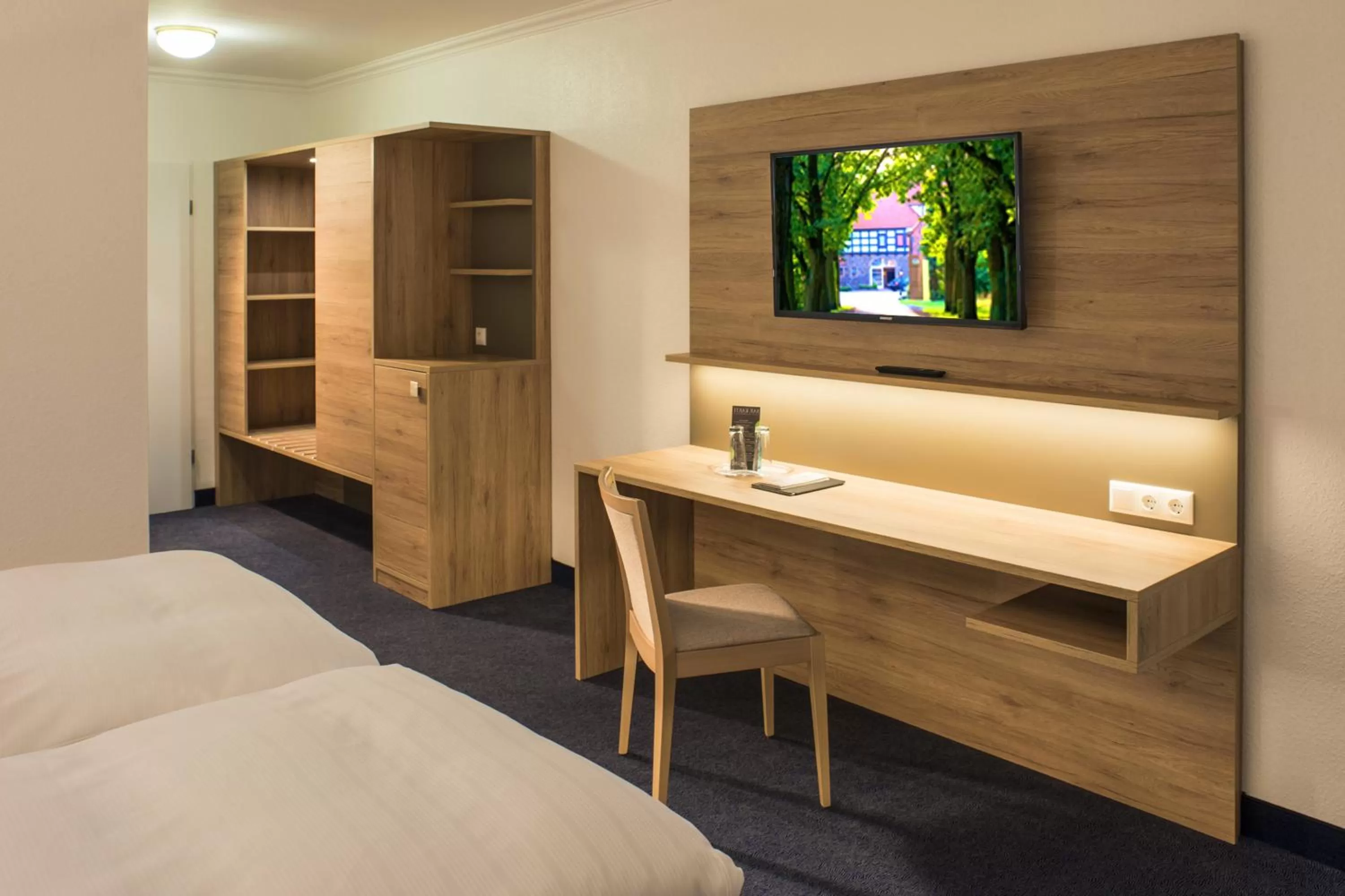 TV and multimedia, Bed in IDINGSHOF Hotel & Restaurant
