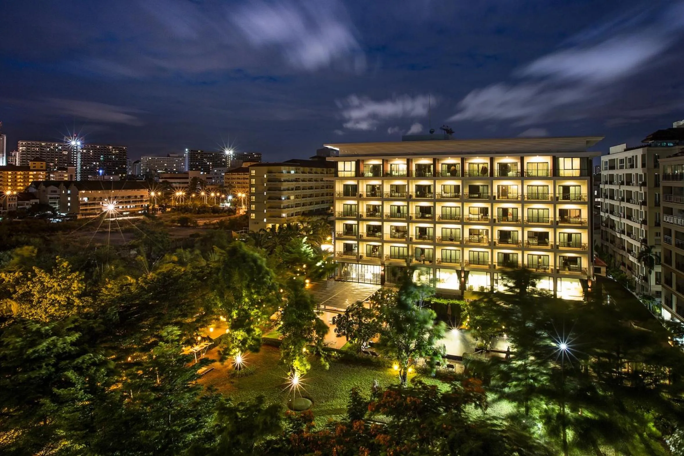 Night in Fifth Pattaya Jomtien By Shiwalai Int
