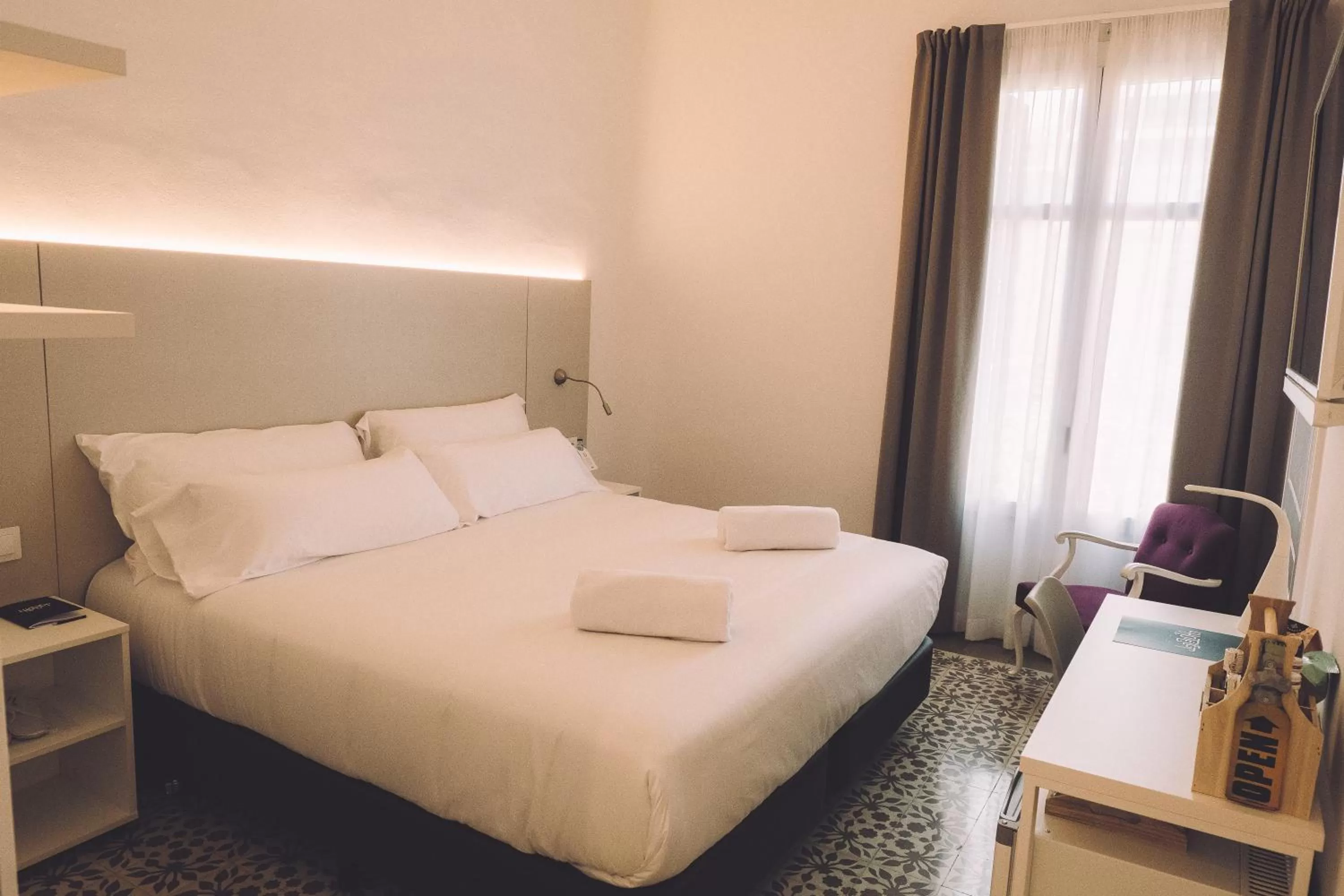 Balcony/Terrace, Bed in Hotelet Casa Padró