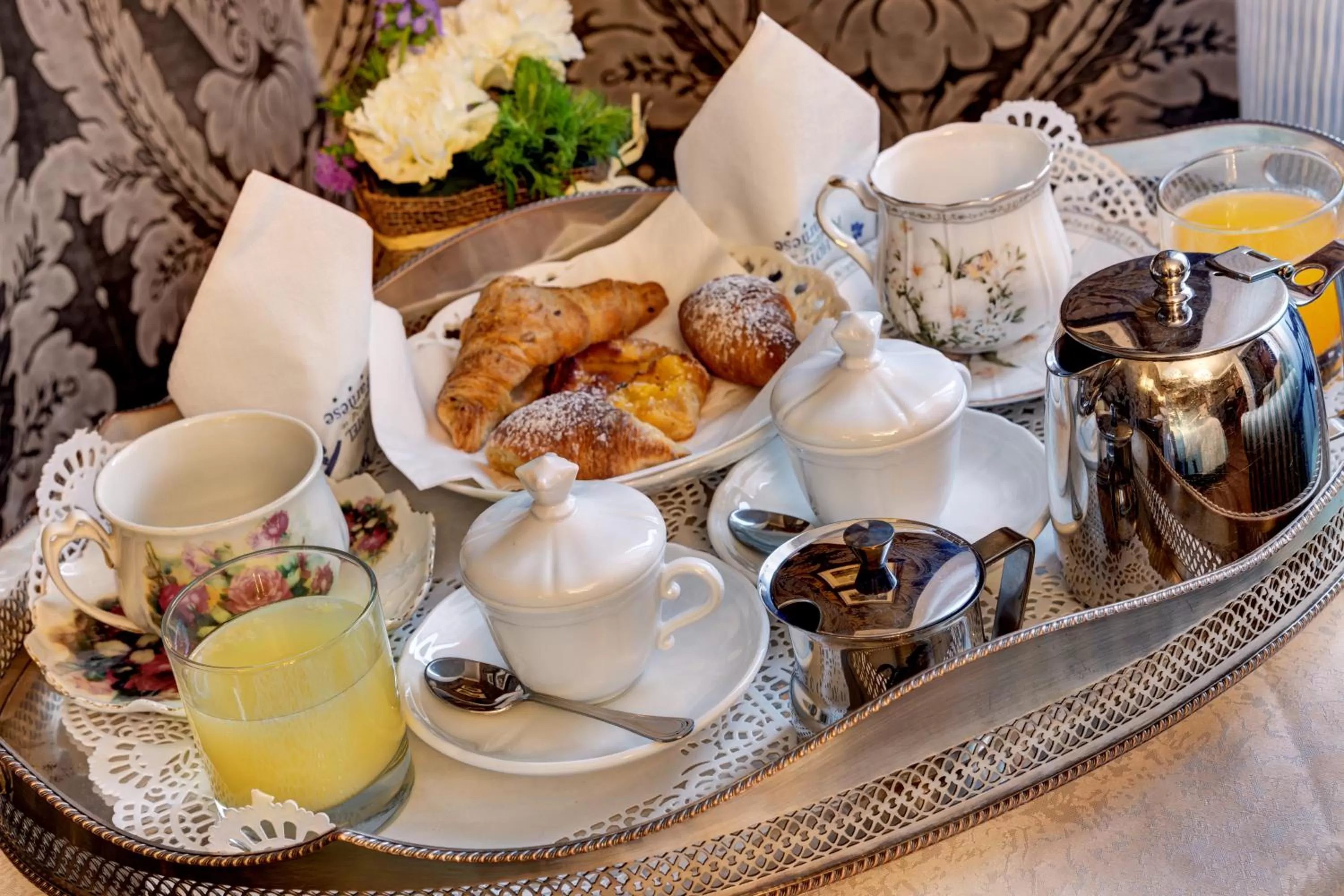 Food and drinks in Hotel Residenza In Farnese