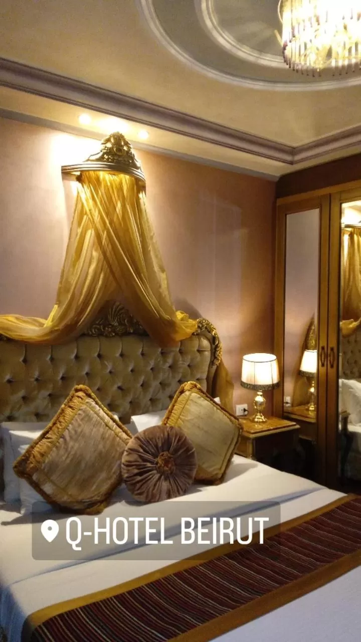 Bedroom, Bed in Q Hotel