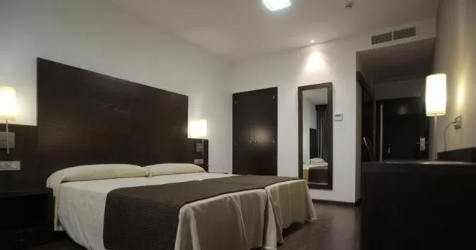 Photo of the whole room, Bed in Complejo 24H