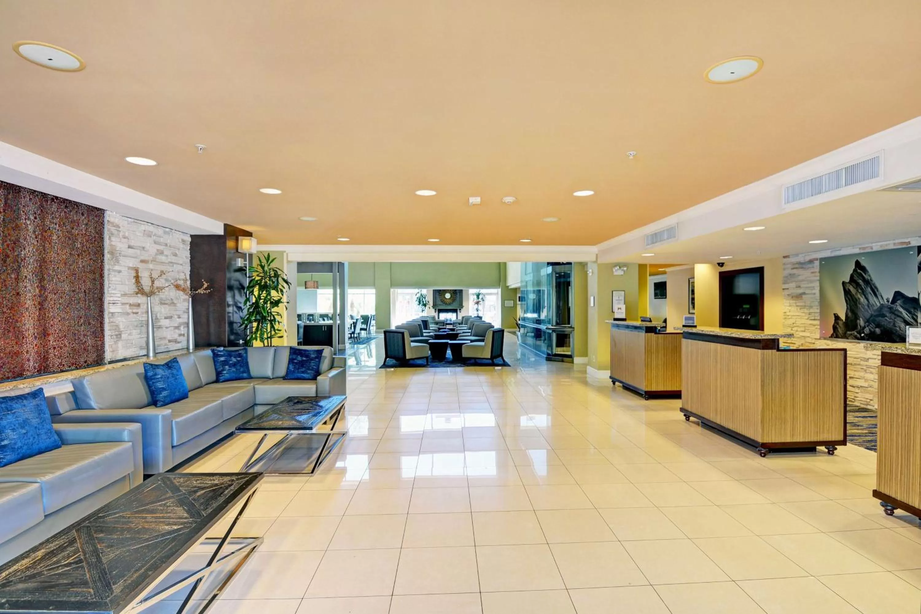Lobby or reception in Embassy Suites Valencia