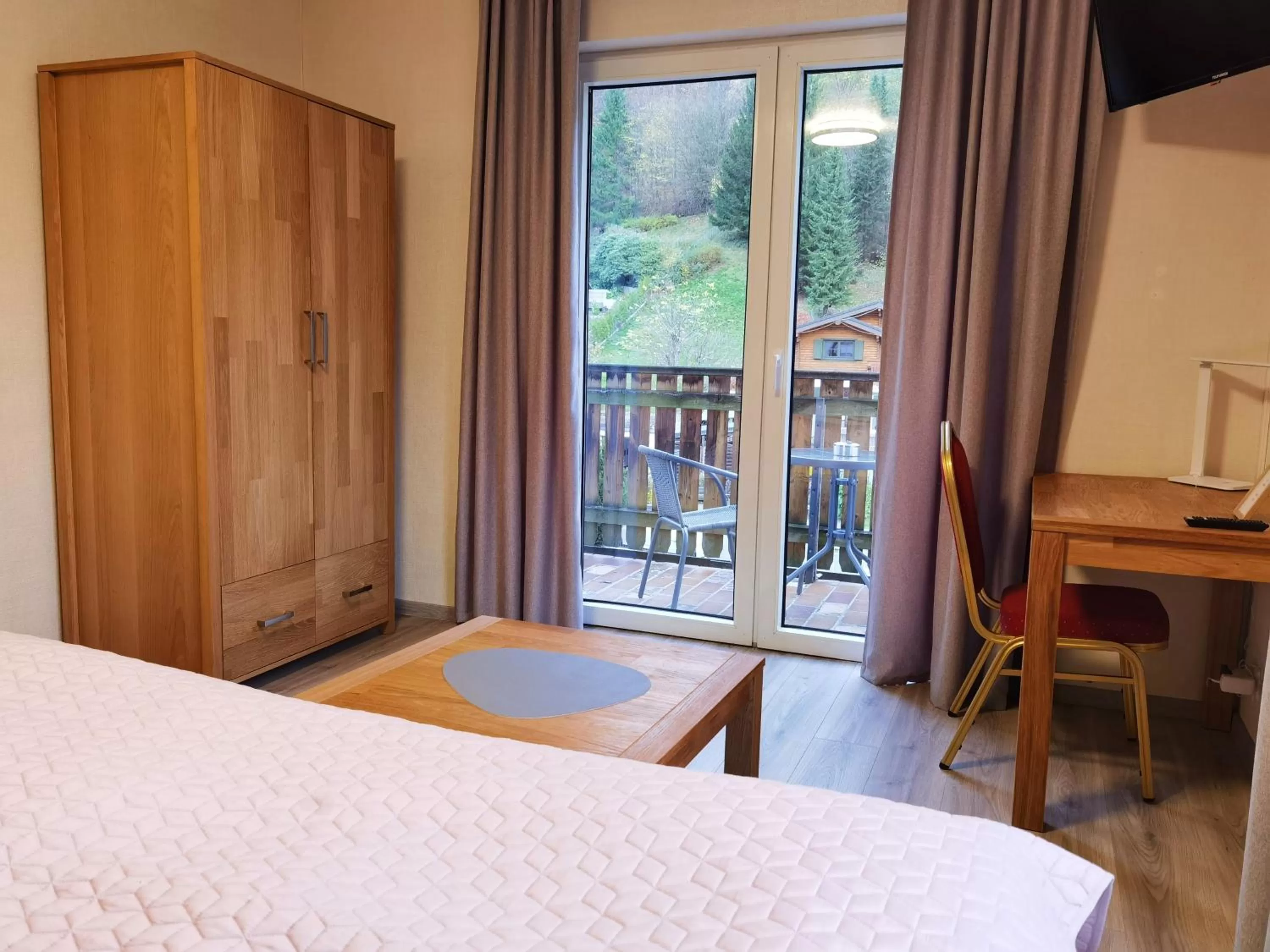 Balcony/Terrace, Bed in AM BERG Hotel