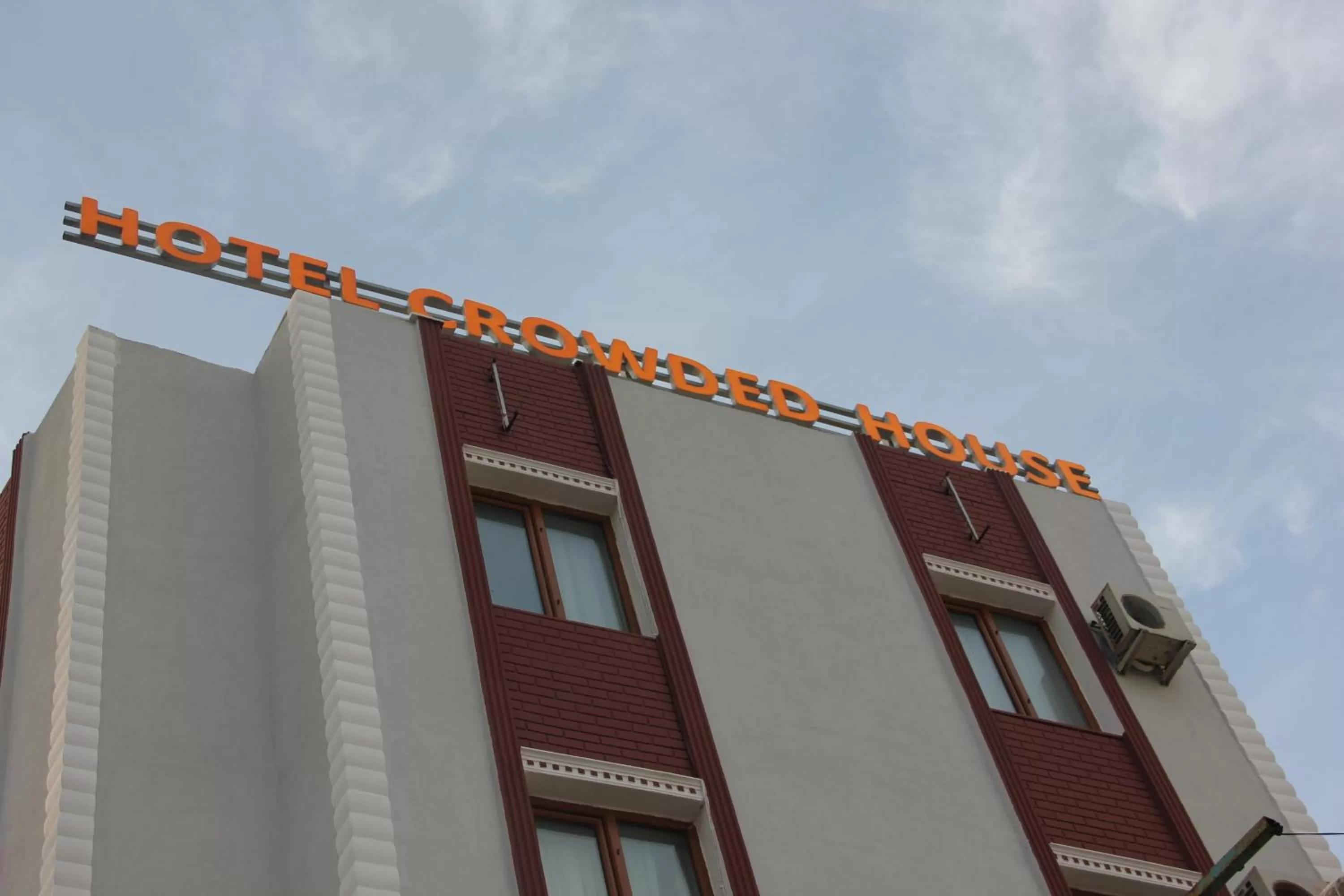 Facade/entrance in Hotel Crowded House