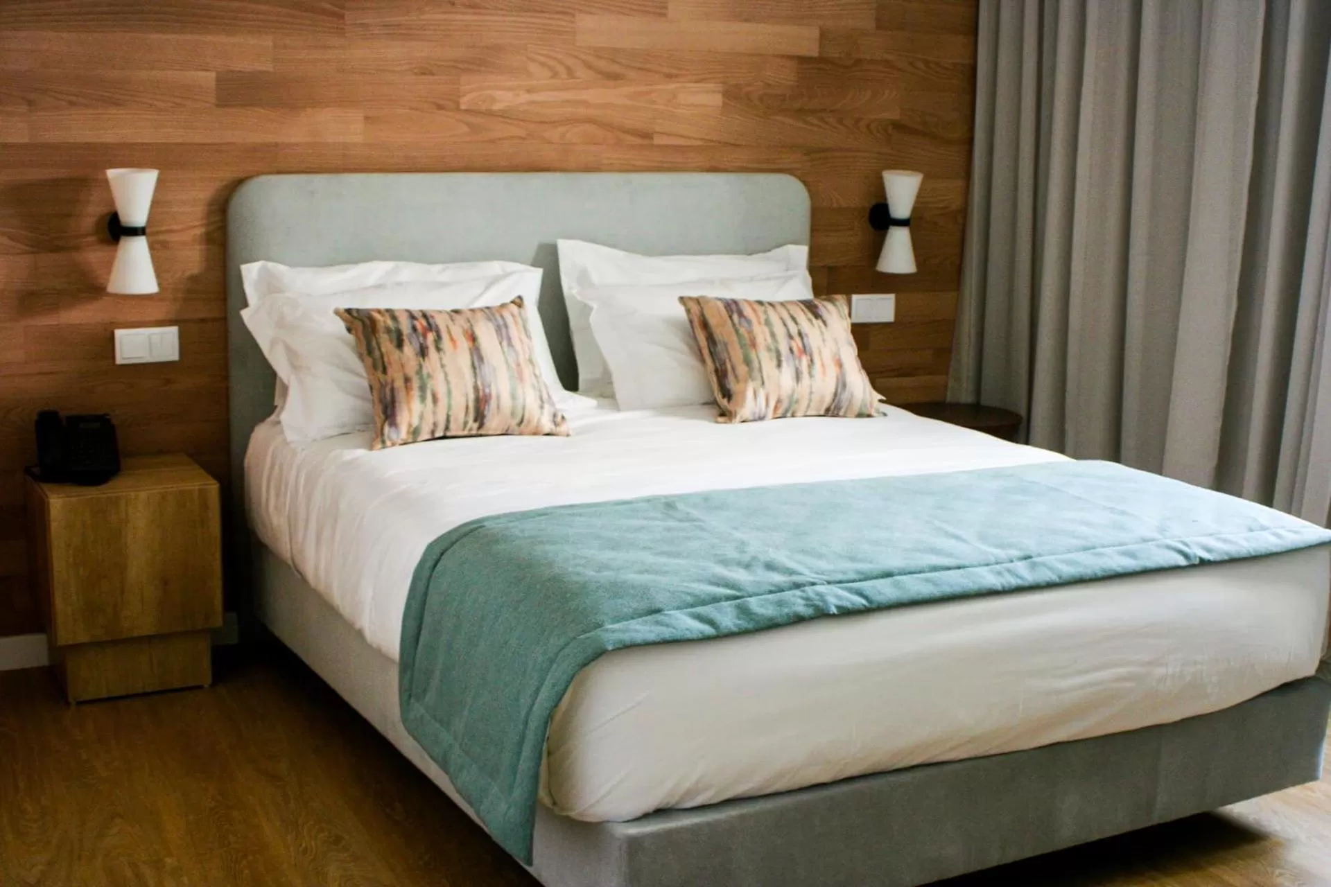 Photo of the whole room, Bed in Cascais City & Beach Hotel