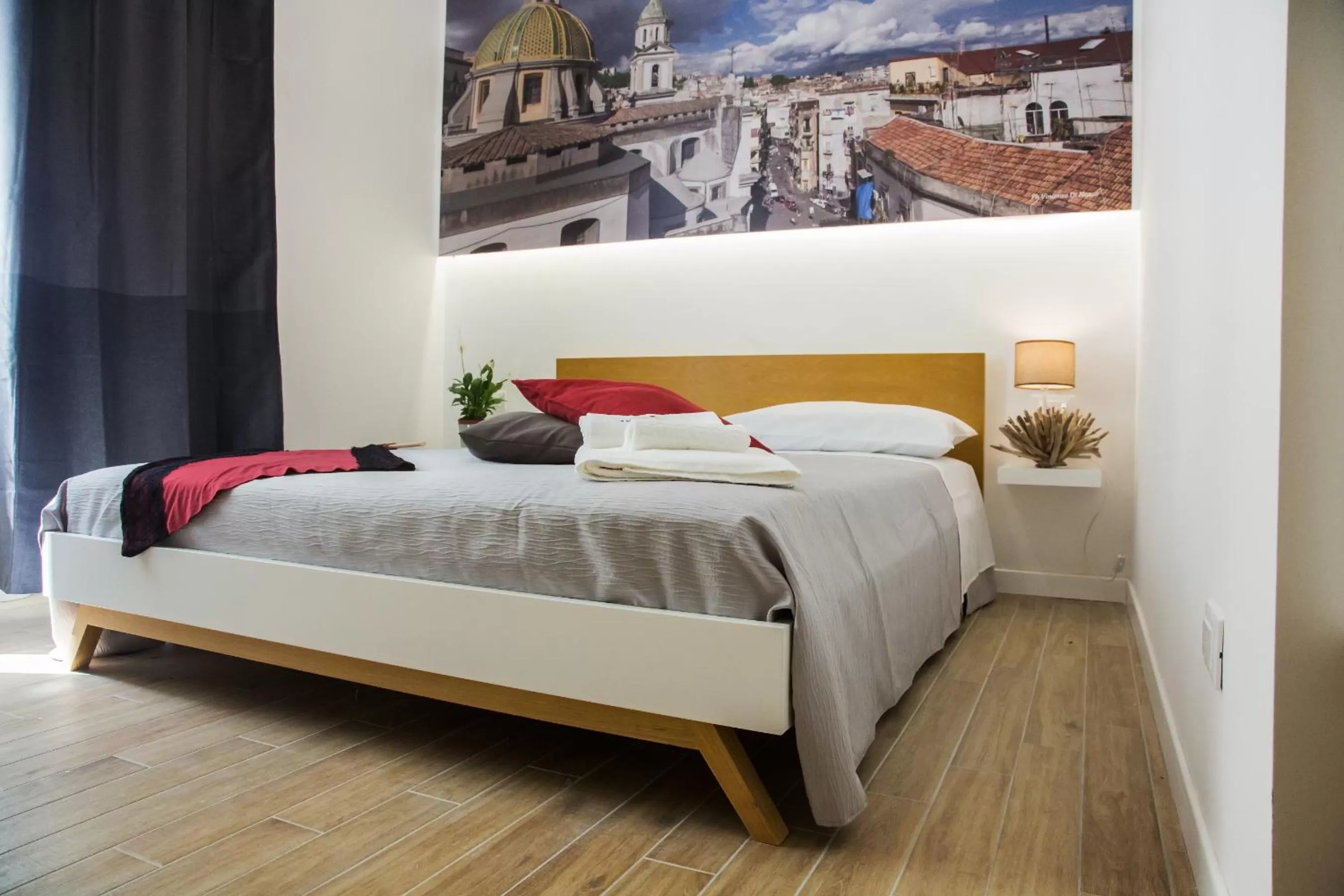 Photo of the whole room, Bed in Napolinn