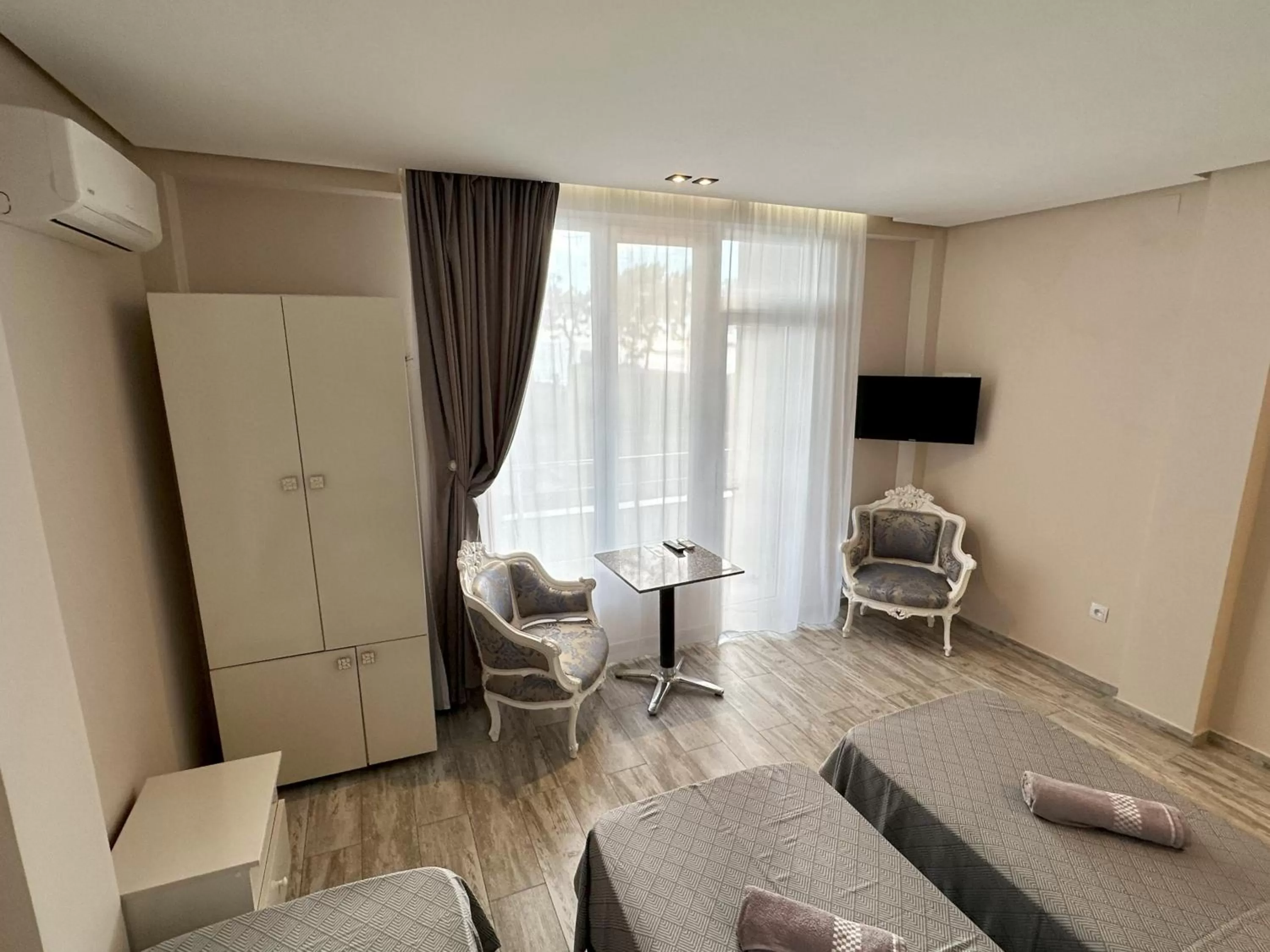 Photo of the whole room, Seating Area in National+