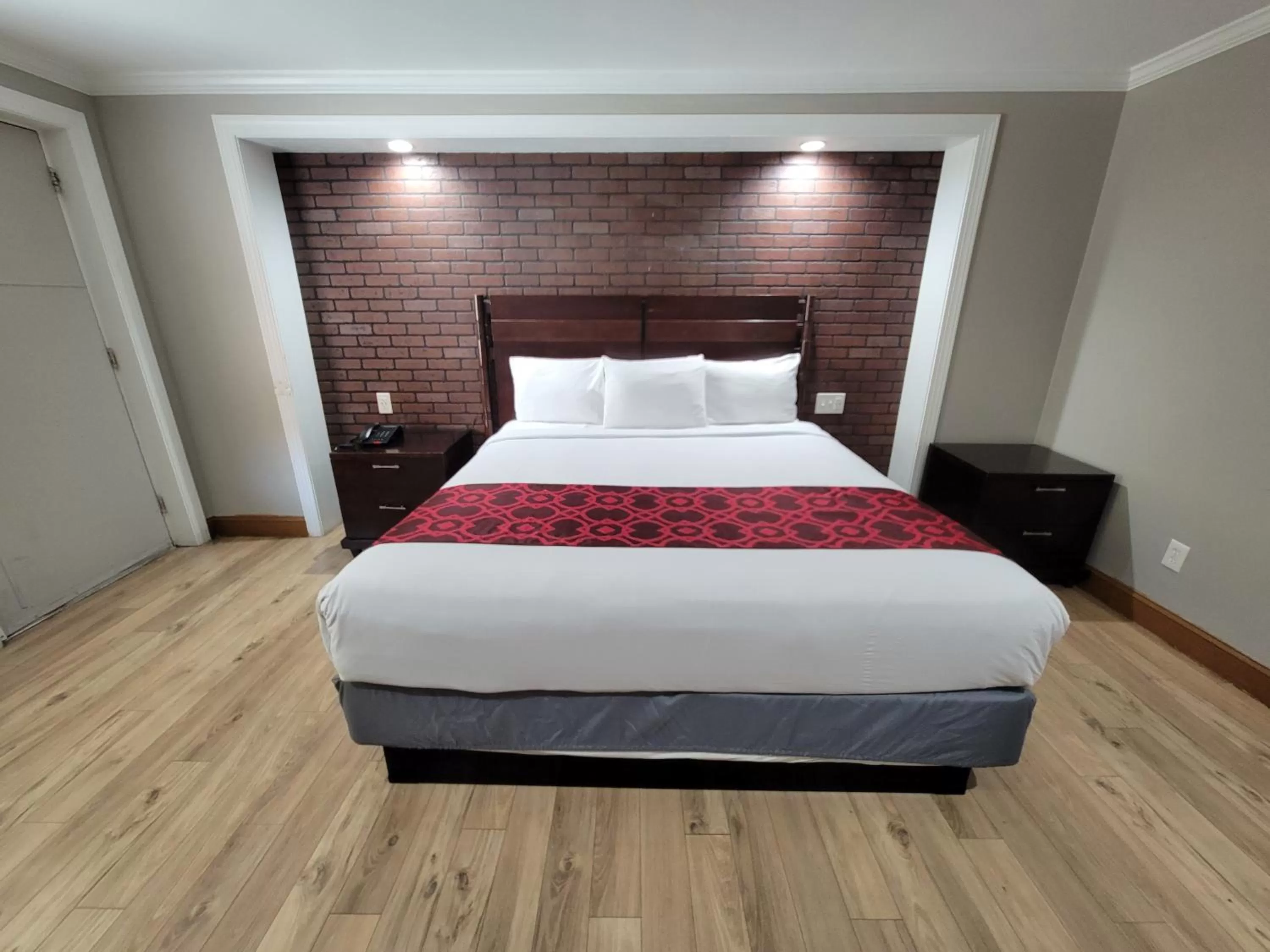 Bedroom, Bed in Eldorado Atlantic City Beach Block