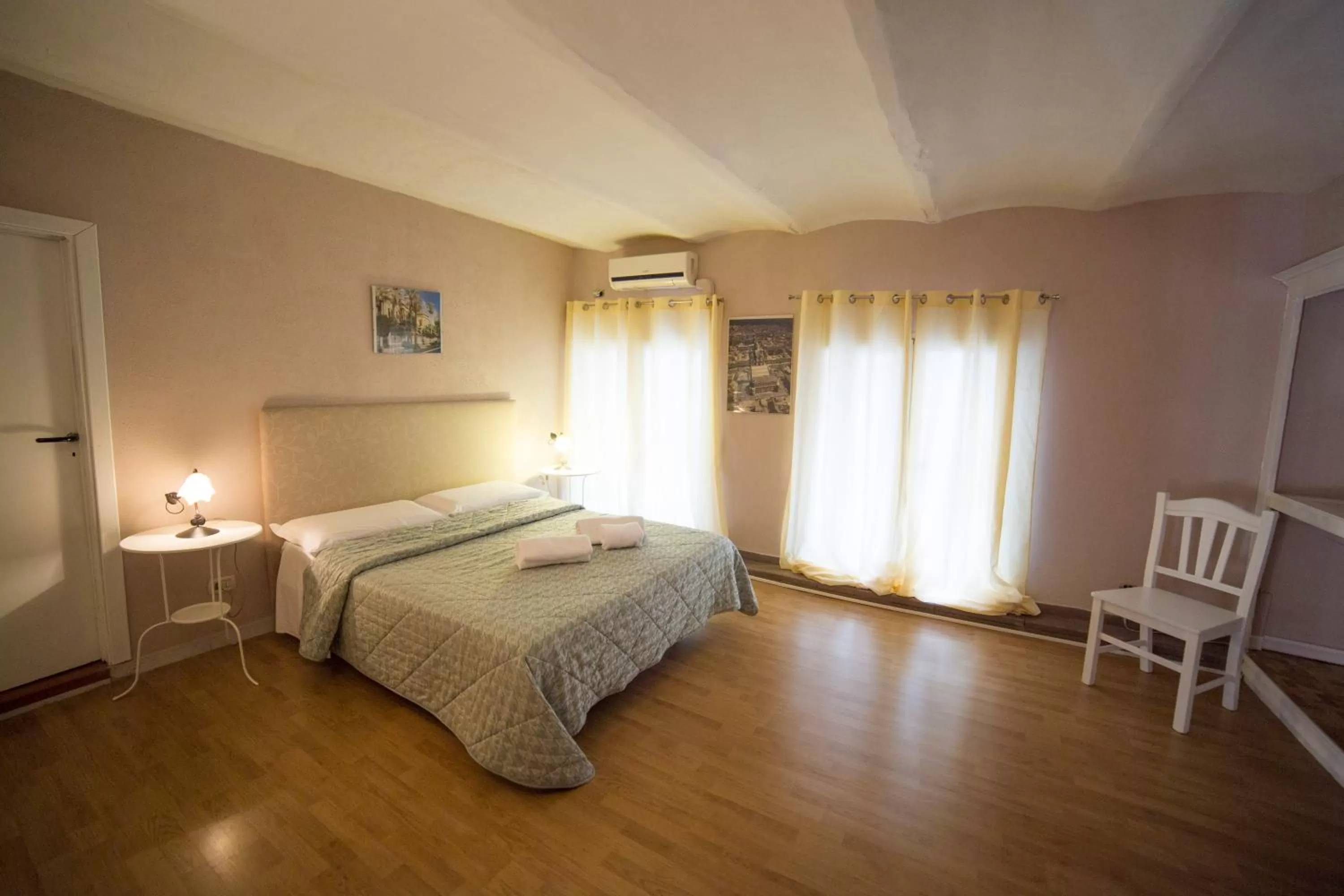 Day, Bed in Hotel Biscari